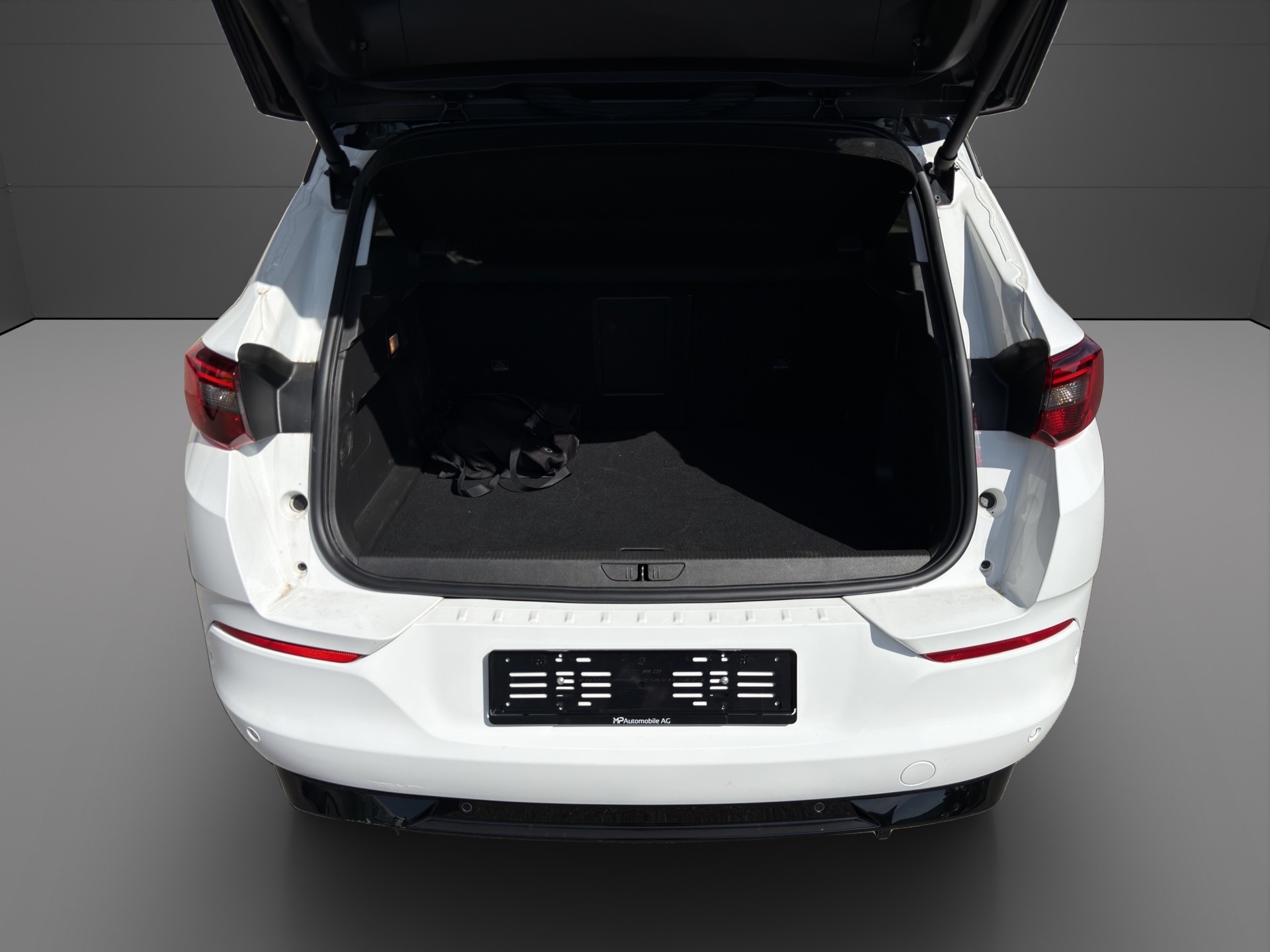OPEL Grandland 1.6 Hybrid4 GSe Automatik-showroom-element-3