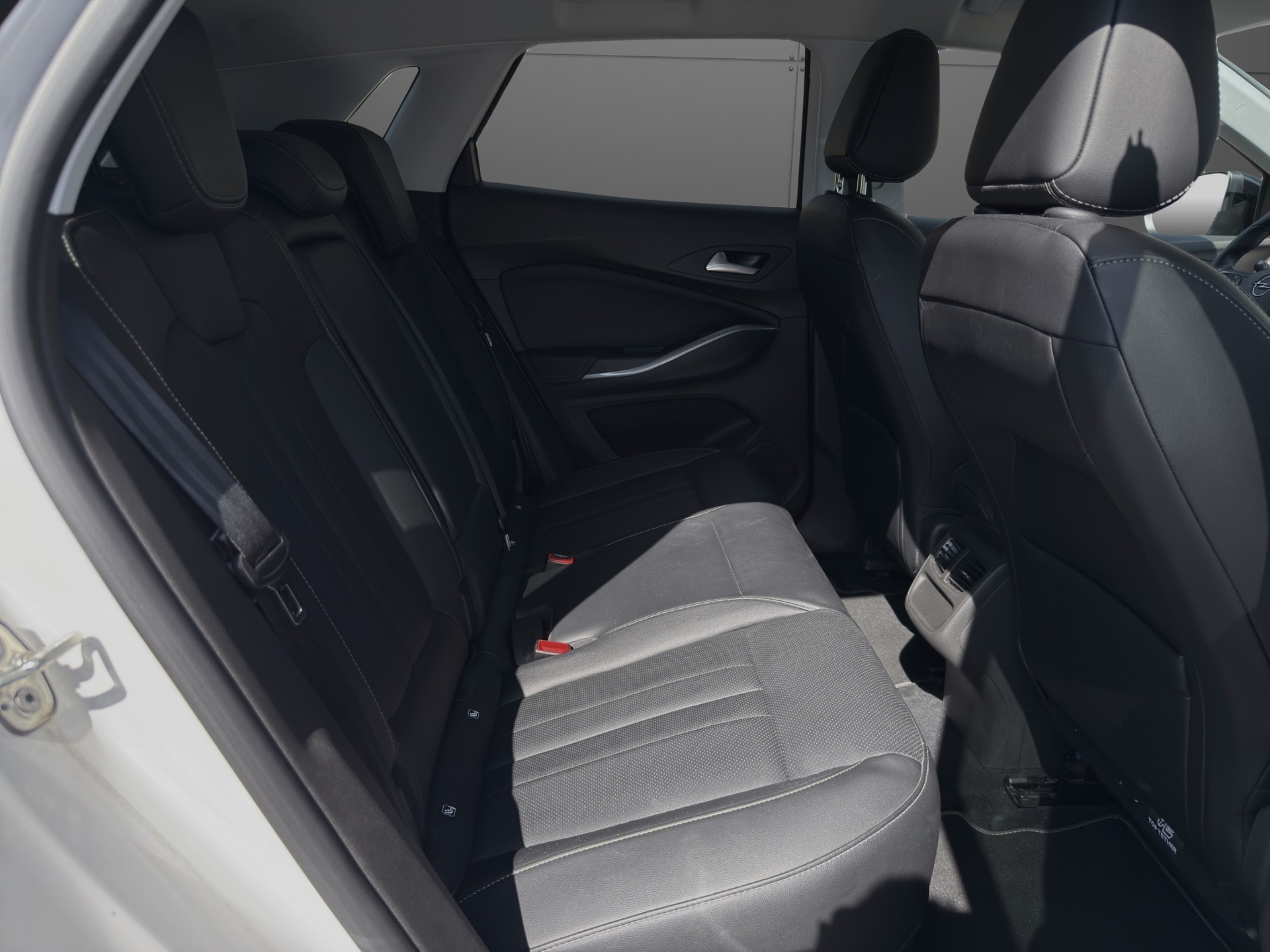 OPEL Grandland 1.6 Hybrid4 GSe Automatik-image-8
