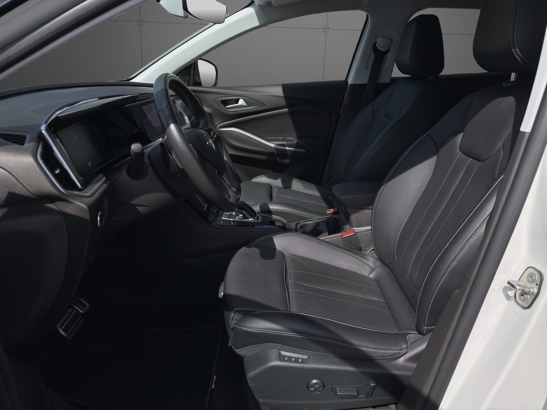 OPEL Grandland 1.6 Hybrid4 GSe Automatik-image-5