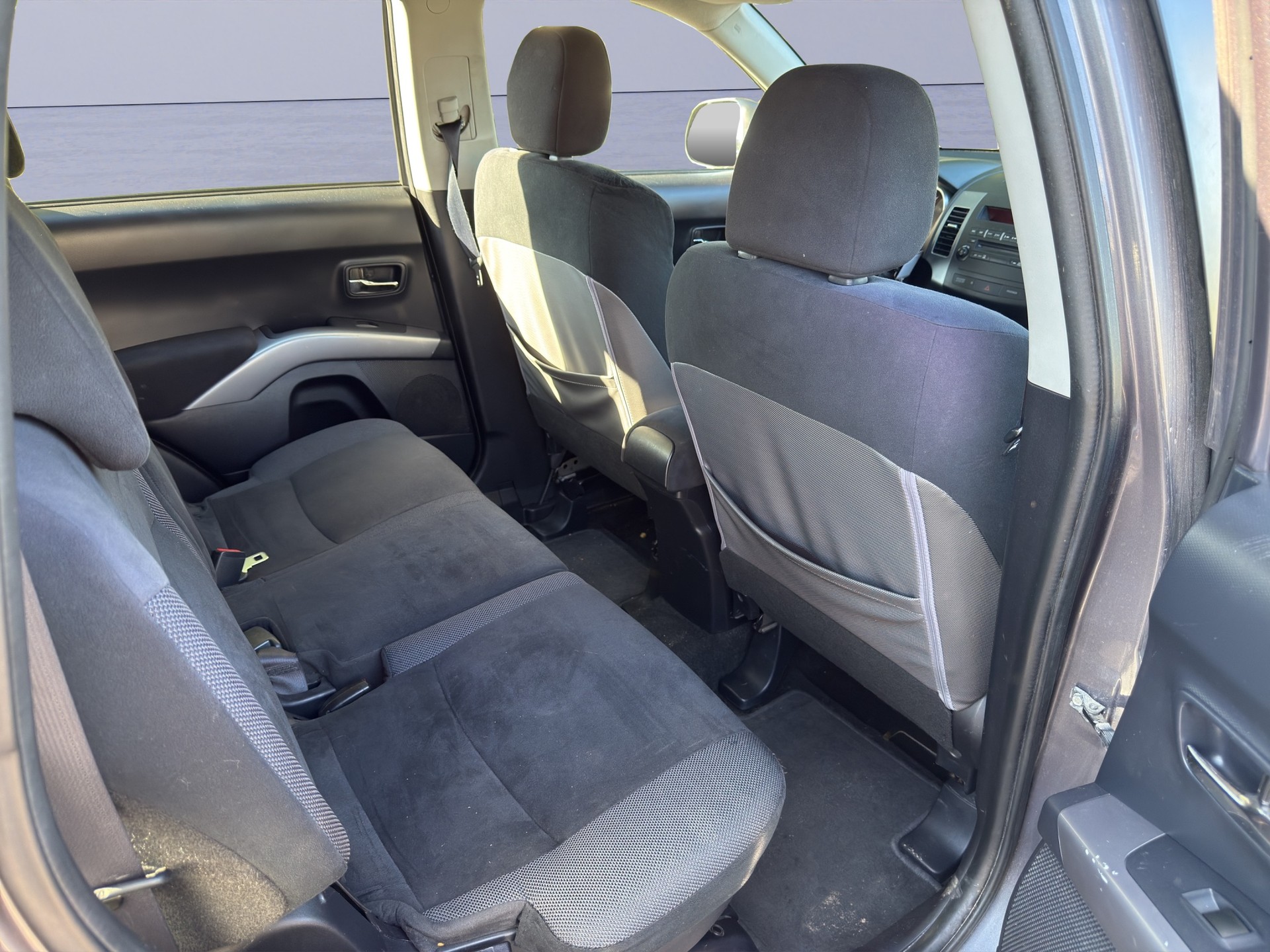 MITSUBISHI Outlander 2.0 DID Instyle 4WD-image-11