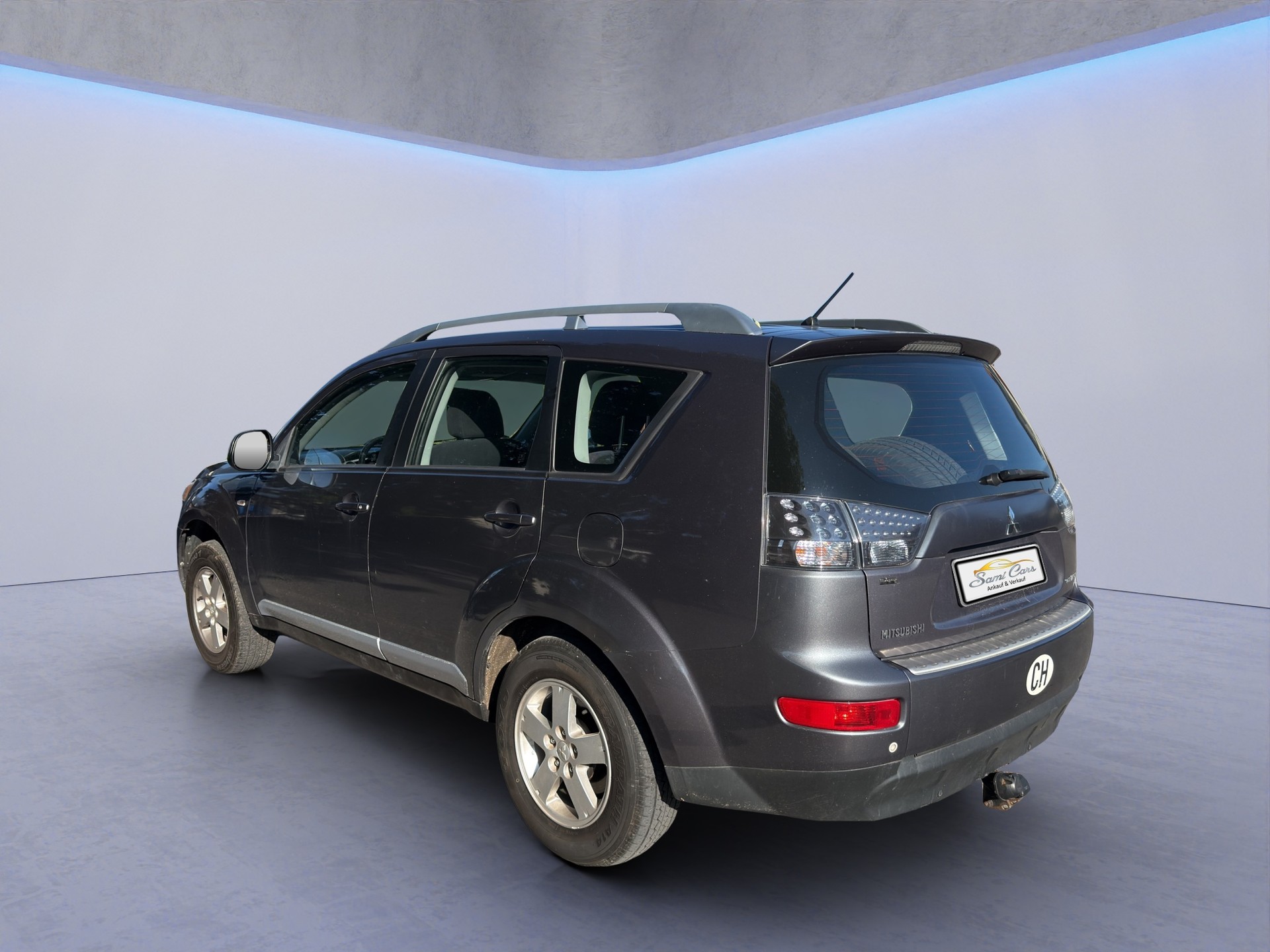 MITSUBISHI Outlander 2.0 DID Instyle 4WD-showroom-element-3