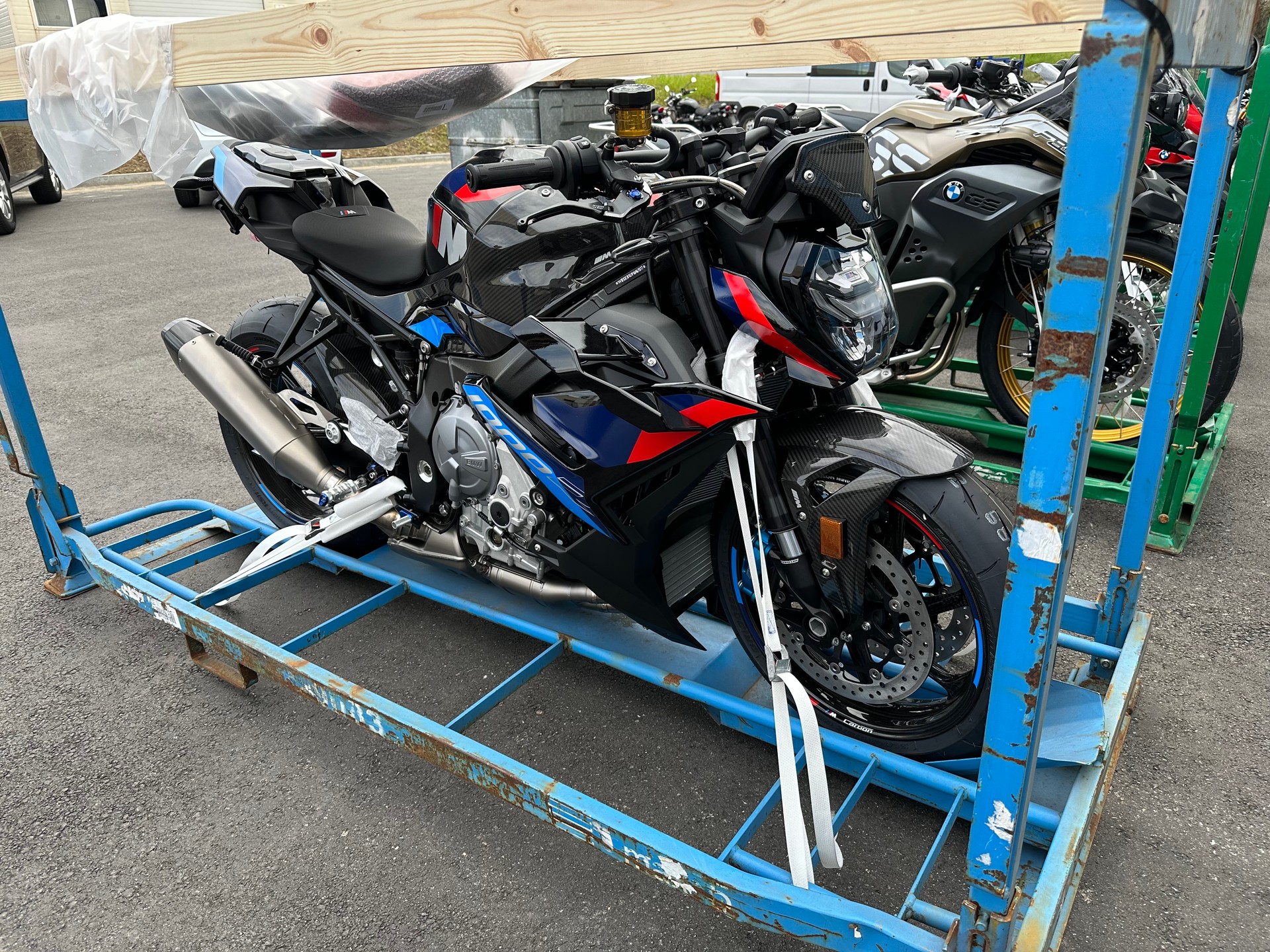 BMW M 1000 R-image-4