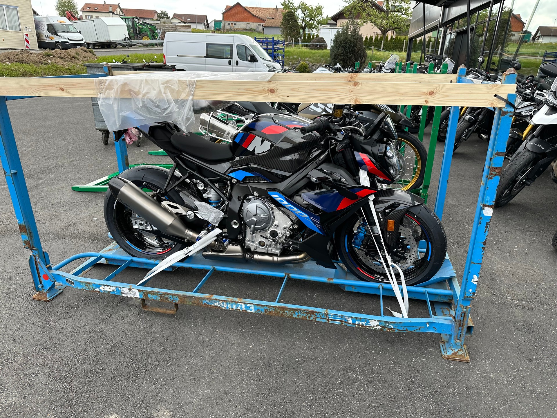 BMW M 1000 R-image-7