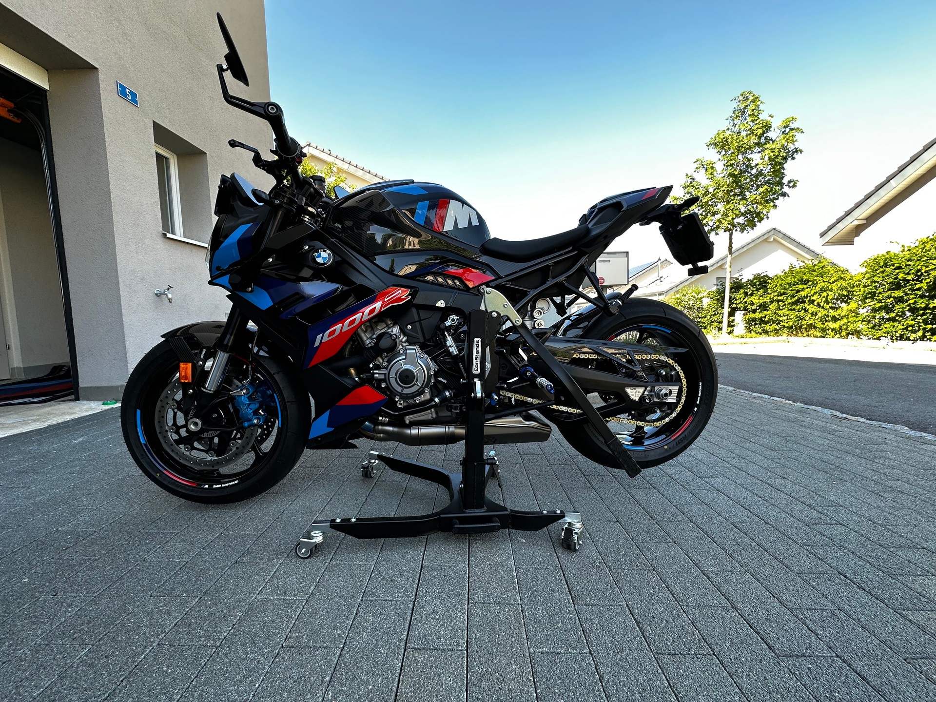 BMW M 1000 R-image-1