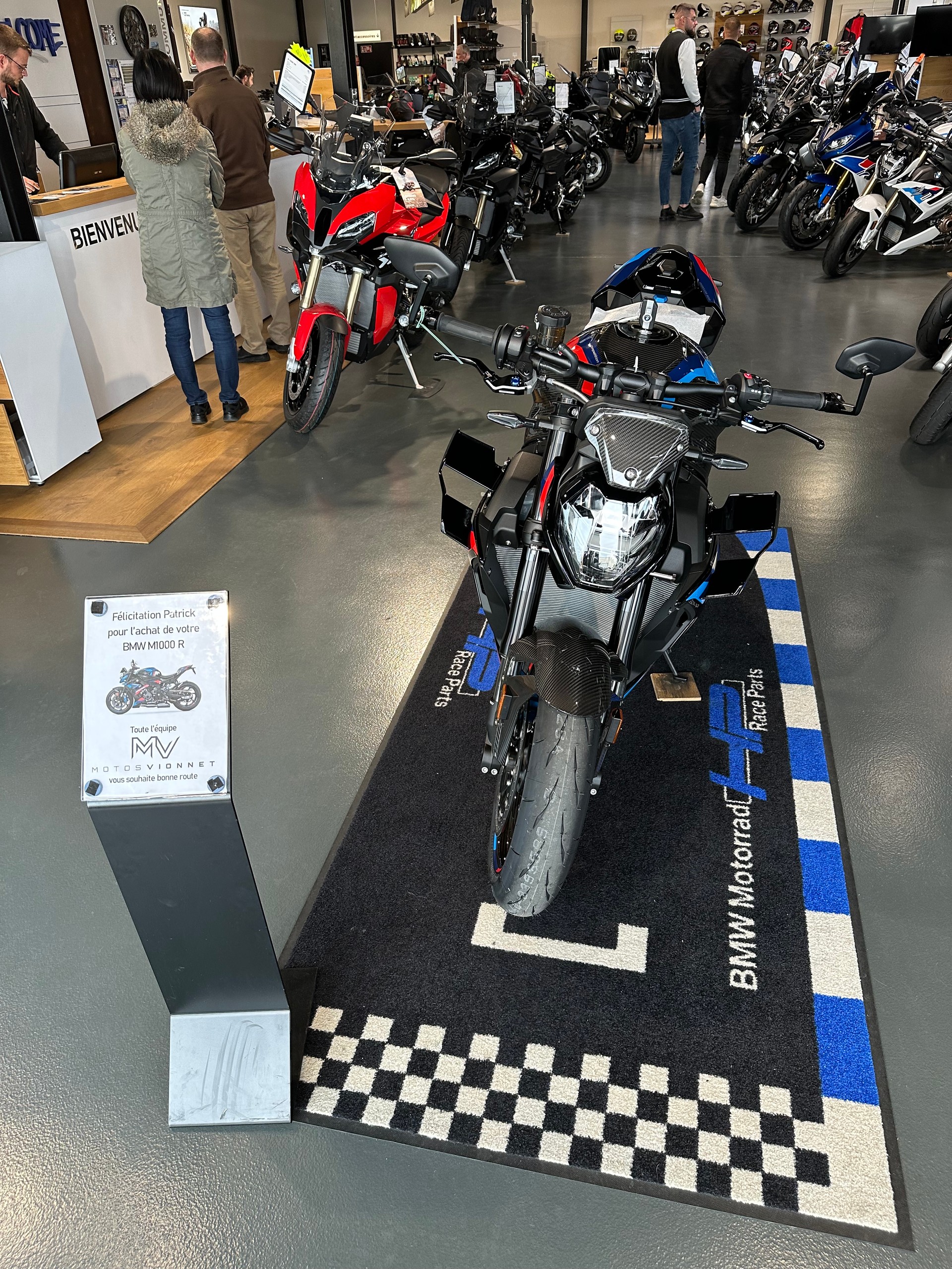 BMW M 1000 R-image-2