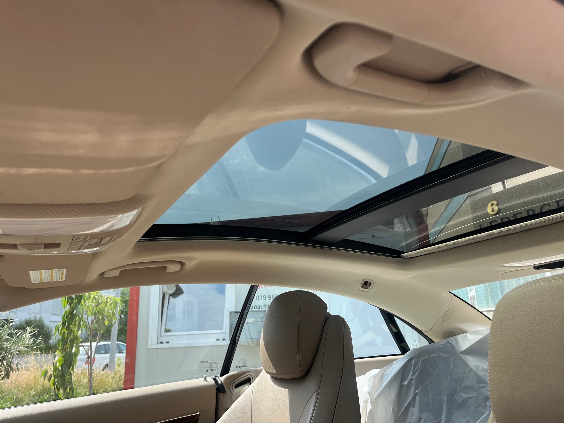 MERCEDES-BENZ E 250 CDI BlueEfficiency Automatic-image-9