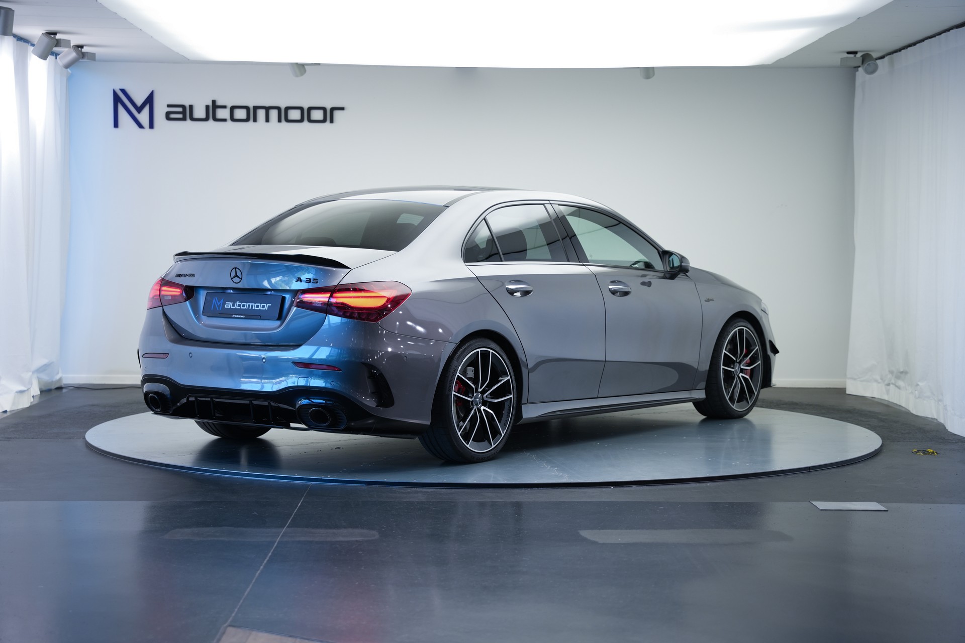 MERCEDES-BENZ A AMG 35 4Matic+ 8G-DCT *CH-Fahrzeug* *Panorama* *HuD* *Burmester*-image-4
