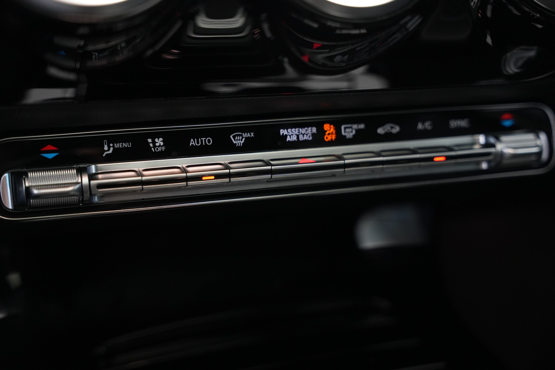 MERCEDES-BENZ A AMG 35 4Matic+ 8G-DCT *CH-Fahrzeug* *Panorama* *HuD* *Burmester*-image-37