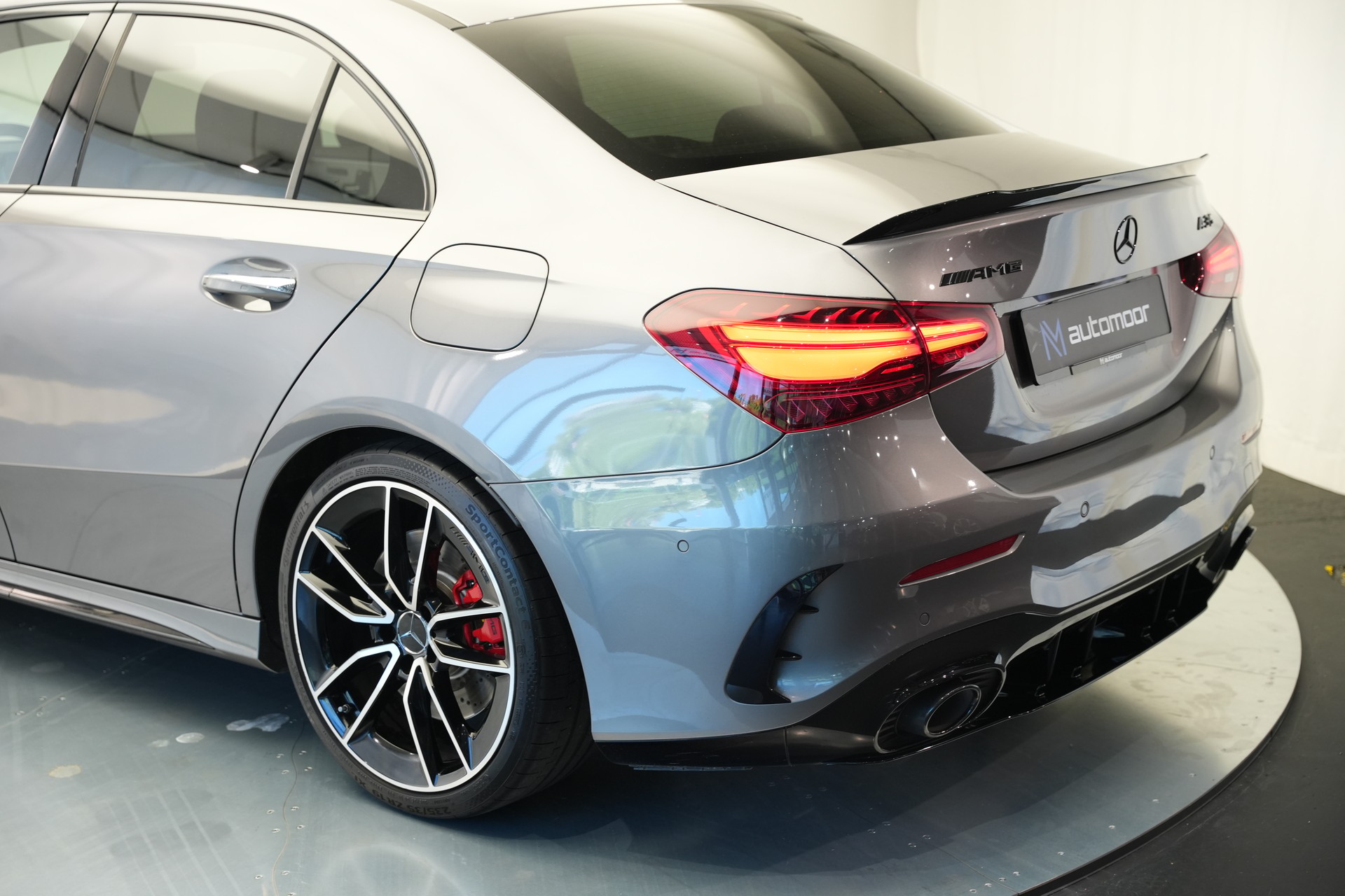 MERCEDES-BENZ A AMG 35 4Matic+ 8G-DCT *CH-Fahrzeug* *Panorama* *HuD* *Burmester*-image-43