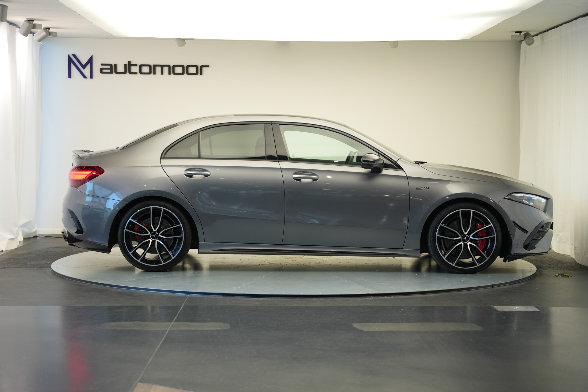 MERCEDES-BENZ A AMG 35 4Matic+ 8G-DCT *CH-Fahrzeug* *Panorama* *HuD* *Burmester*-showroom-element-3