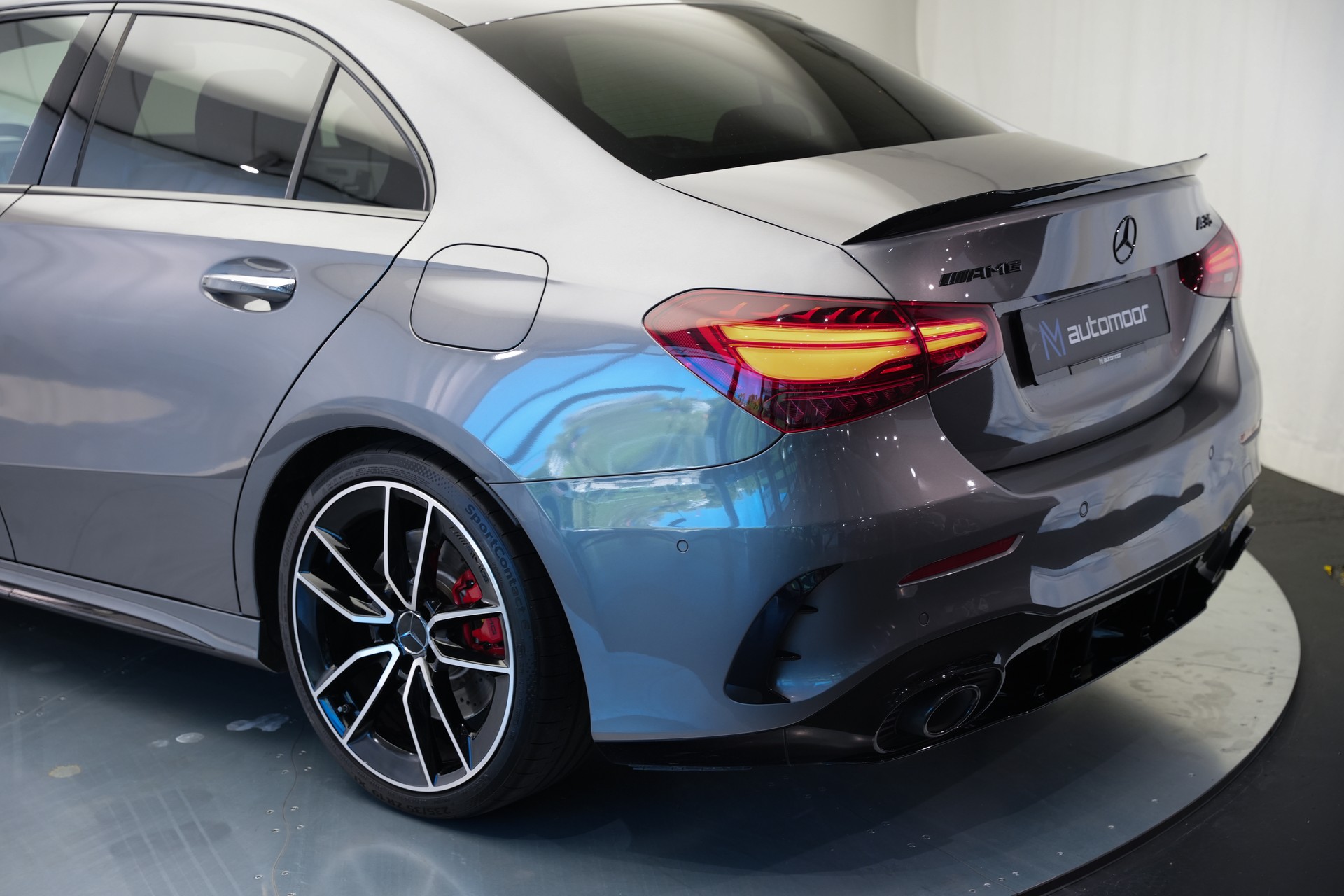 MERCEDES-BENZ A AMG 35 4Matic+ 8G-DCT *CH-Fahrzeug* *Panorama* *HuD* *Burmester*-image-43