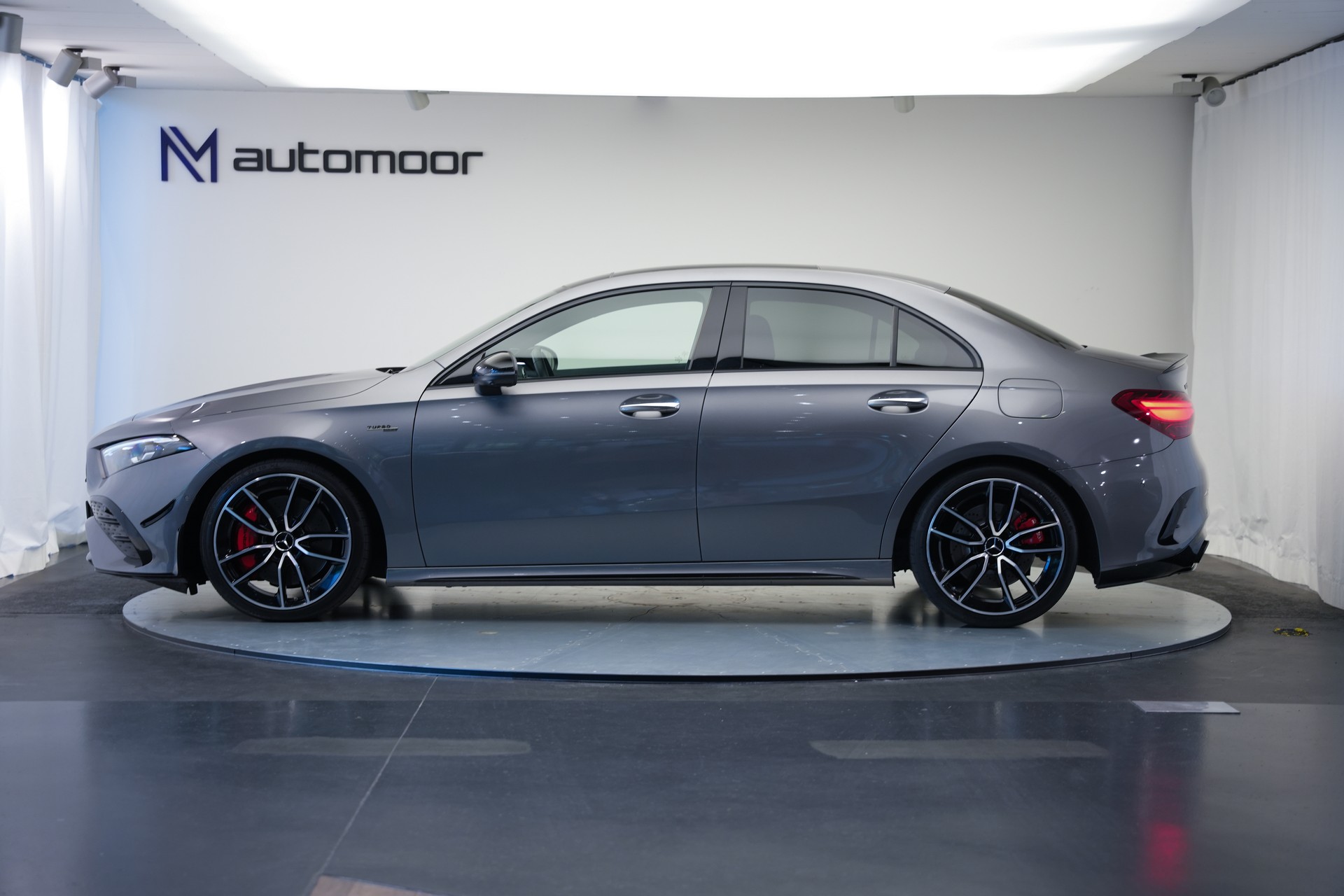 MERCEDES-BENZ A AMG 35 4Matic+ 8G-DCT *CH-Fahrzeug* *Panorama* *HuD* *Burmester*-image-7
