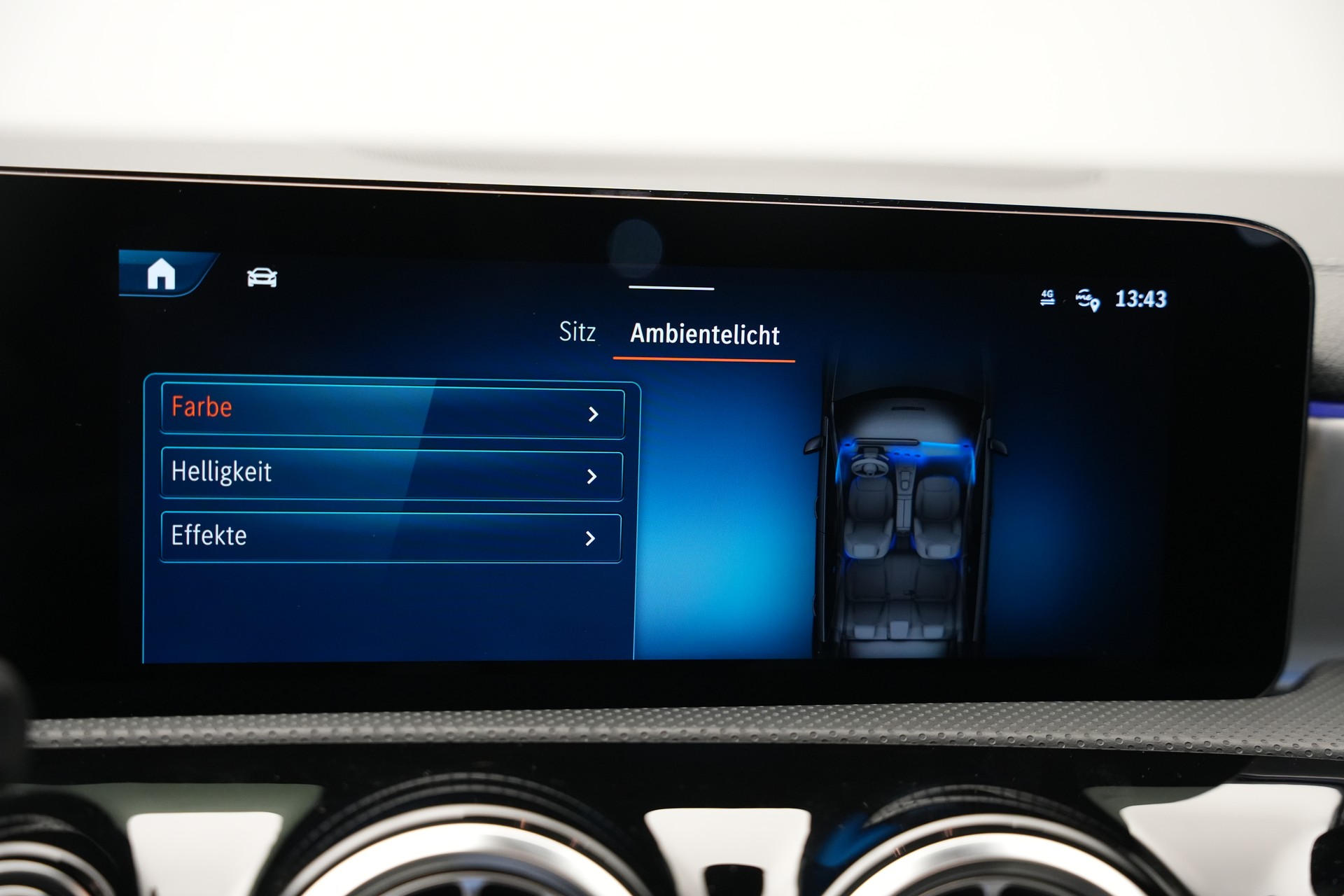 MERCEDES-BENZ A AMG 35 4Matic+ 8G-DCT *CH-Fahrzeug* *Panorama* *HuD* *Burmester*-image-36