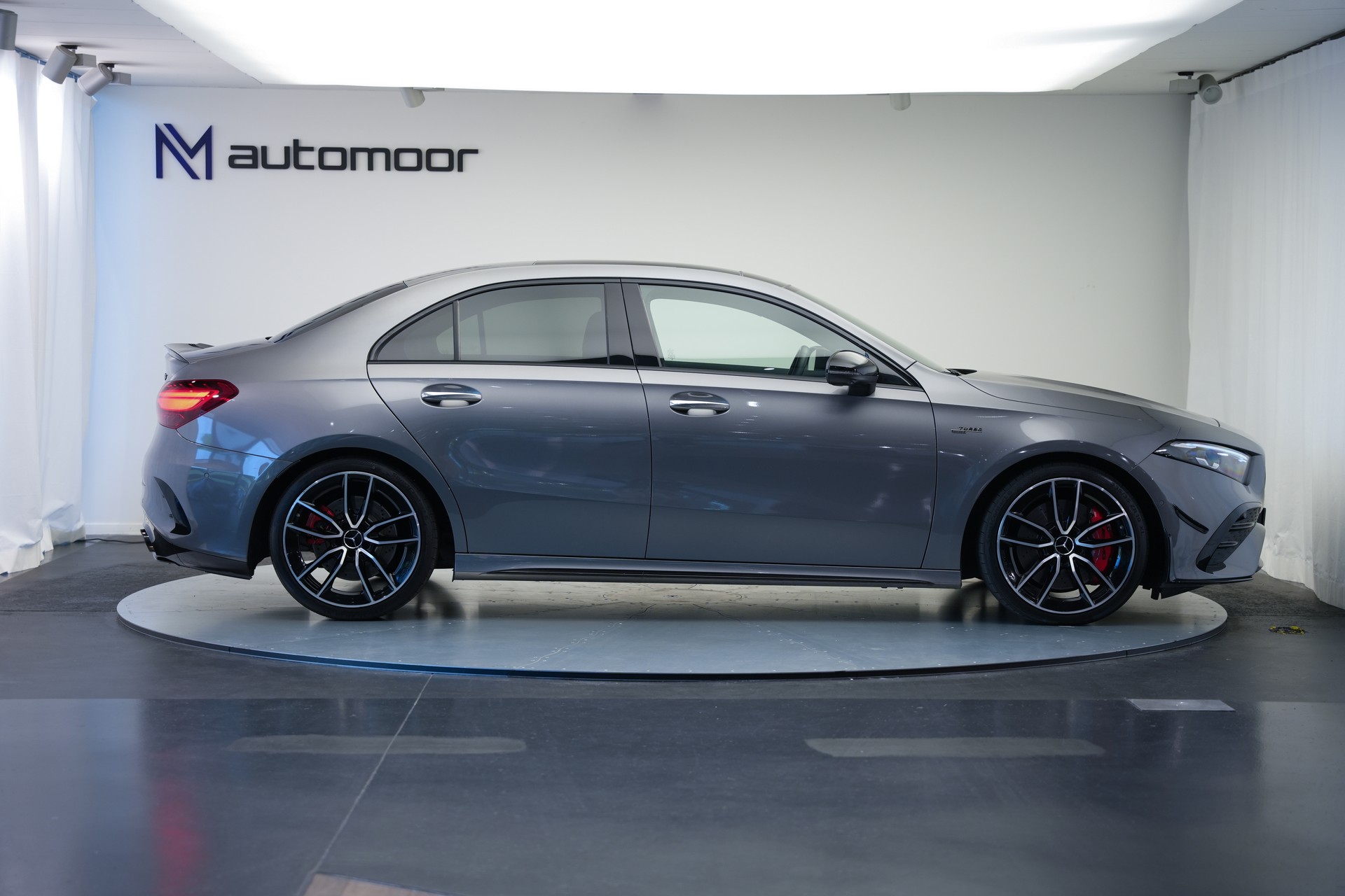 MERCEDES-BENZ A AMG 35 4Matic+ 8G-DCT *CH-Fahrzeug* *Panorama* *HuD* *Burmester*-showroom-element-3
