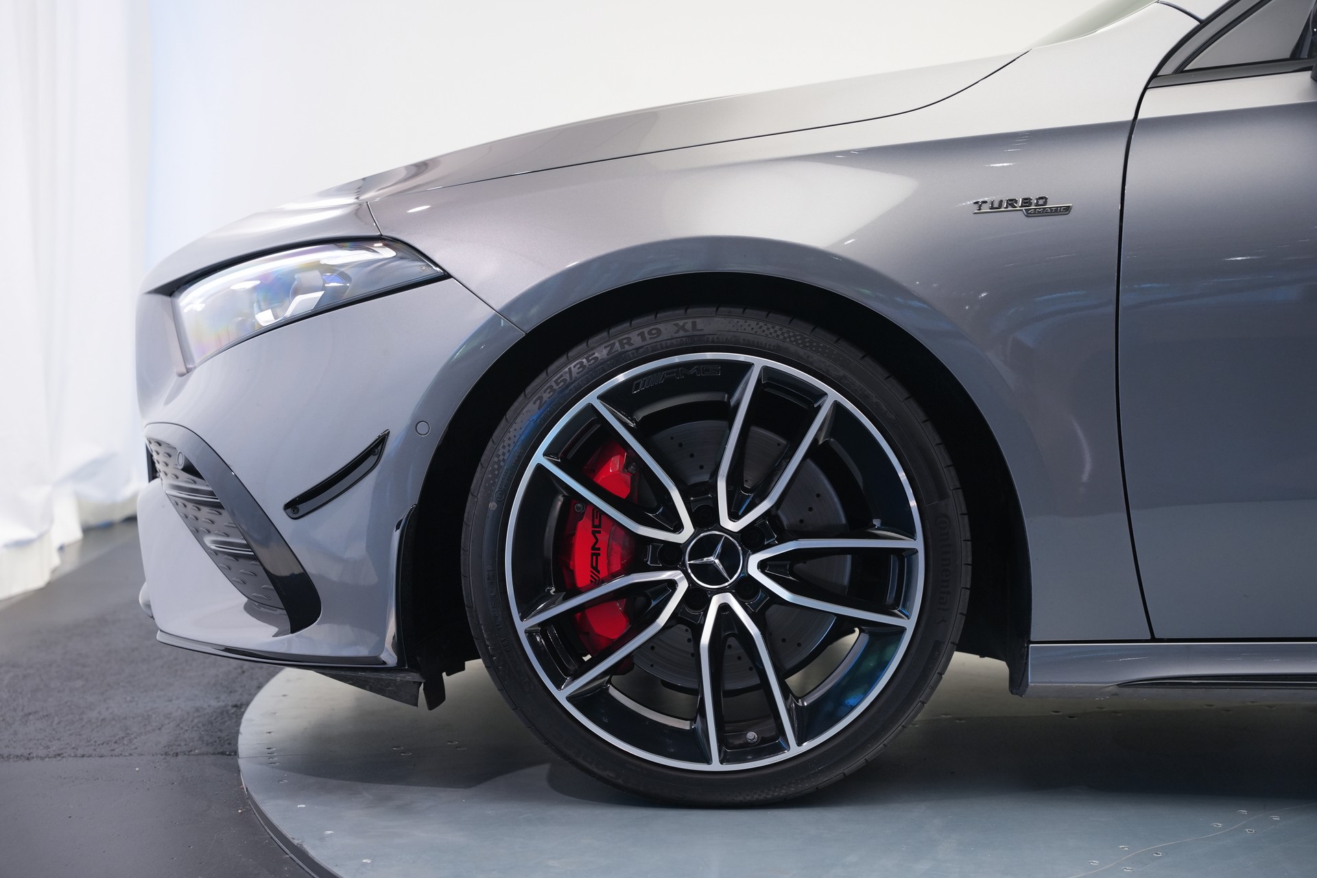 MERCEDES-BENZ A AMG 35 4Matic+ 8G-DCT *CH-Fahrzeug* *Panorama* *HuD* *Burmester*-image-44