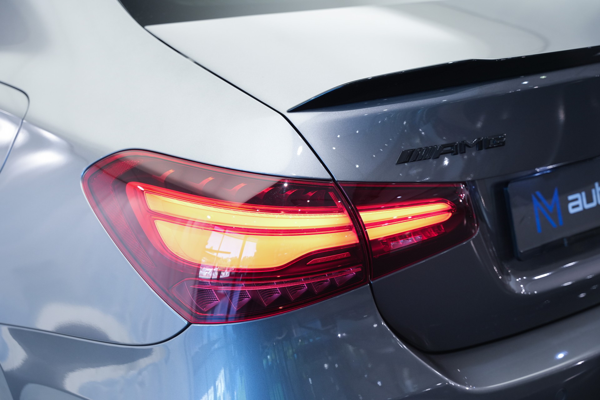 MERCEDES-BENZ A AMG 35 4Matic+ 8G-DCT *CH-Fahrzeug* *Panorama* *HuD* *Burmester*-image-40