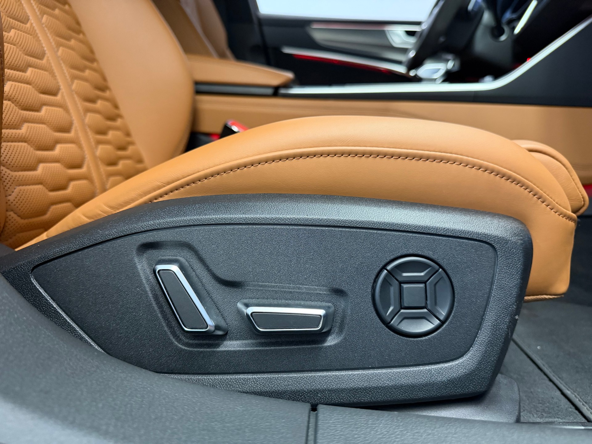 AUDI RS6 Avant 4.0 TFSI V8 quattro-image-27