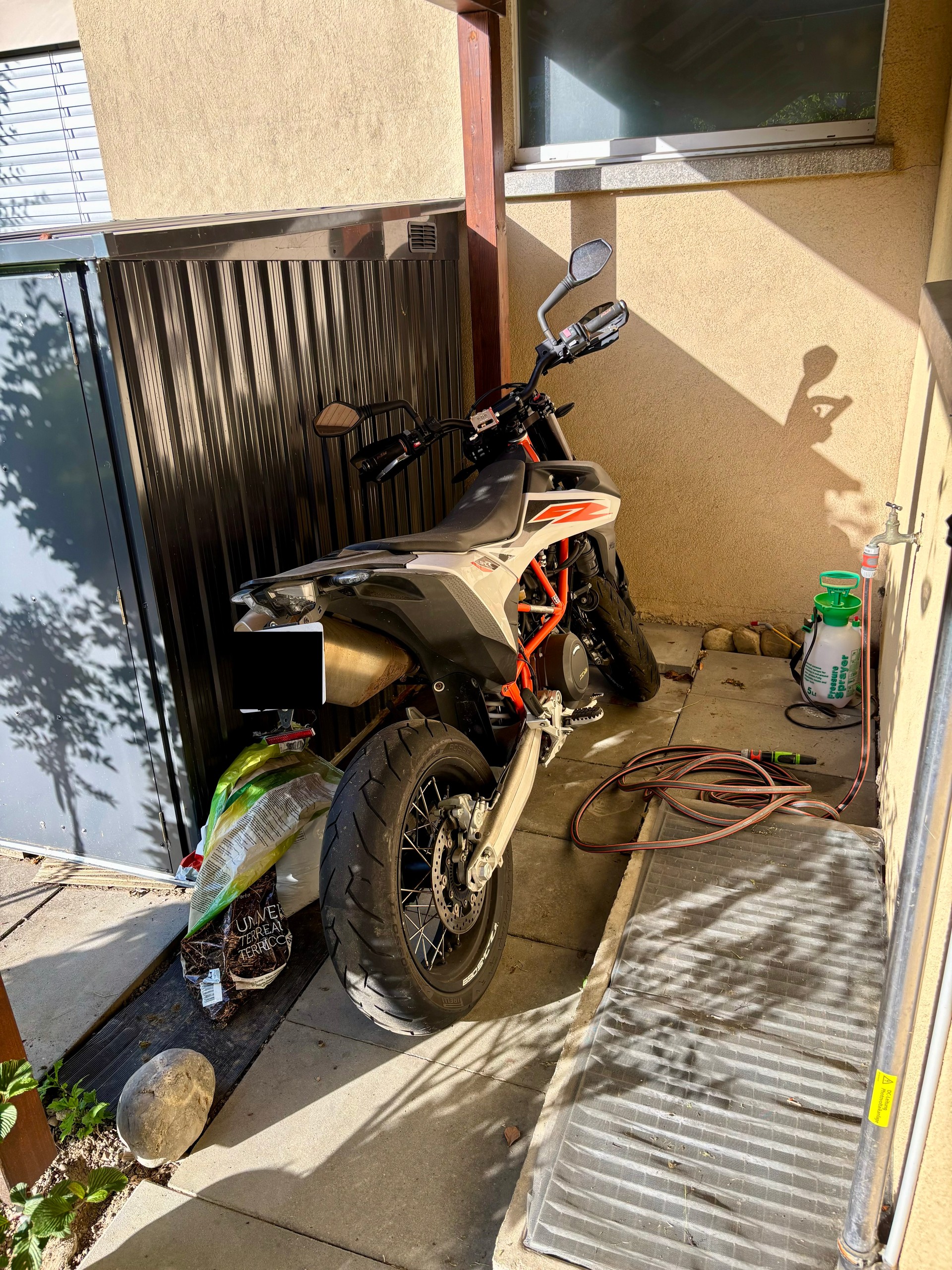 KTM 690 SMC R ABS-image-2