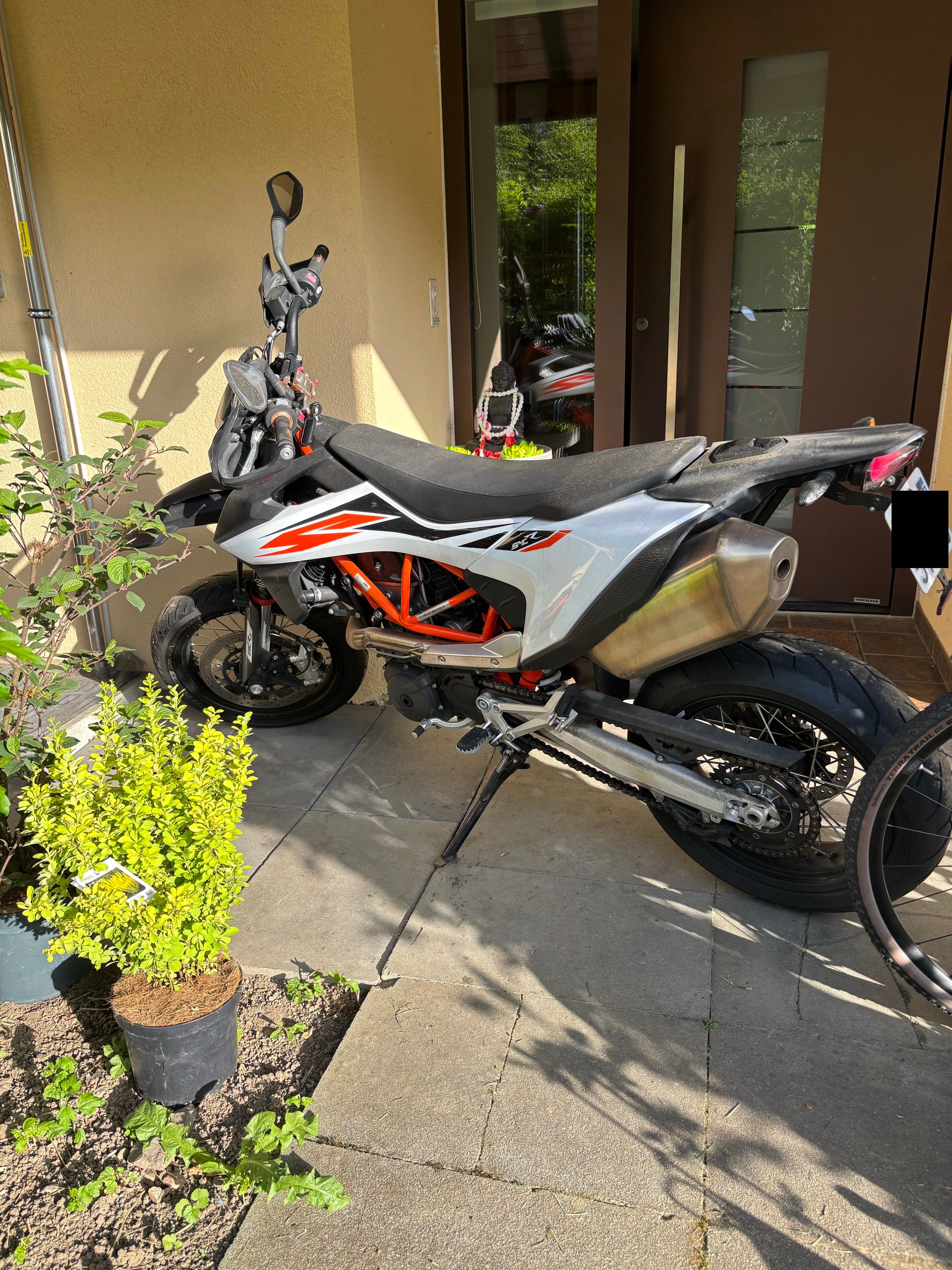 KTM 690 SMC R ABS-image-1