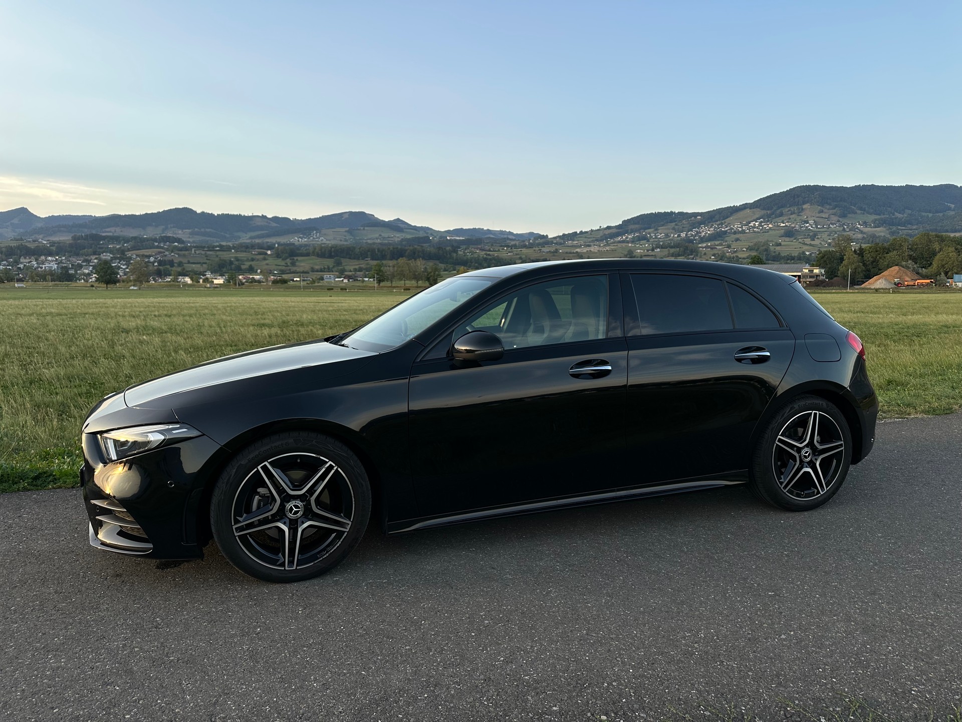MERCEDES-BENZ A 180 Night Star AMG Line