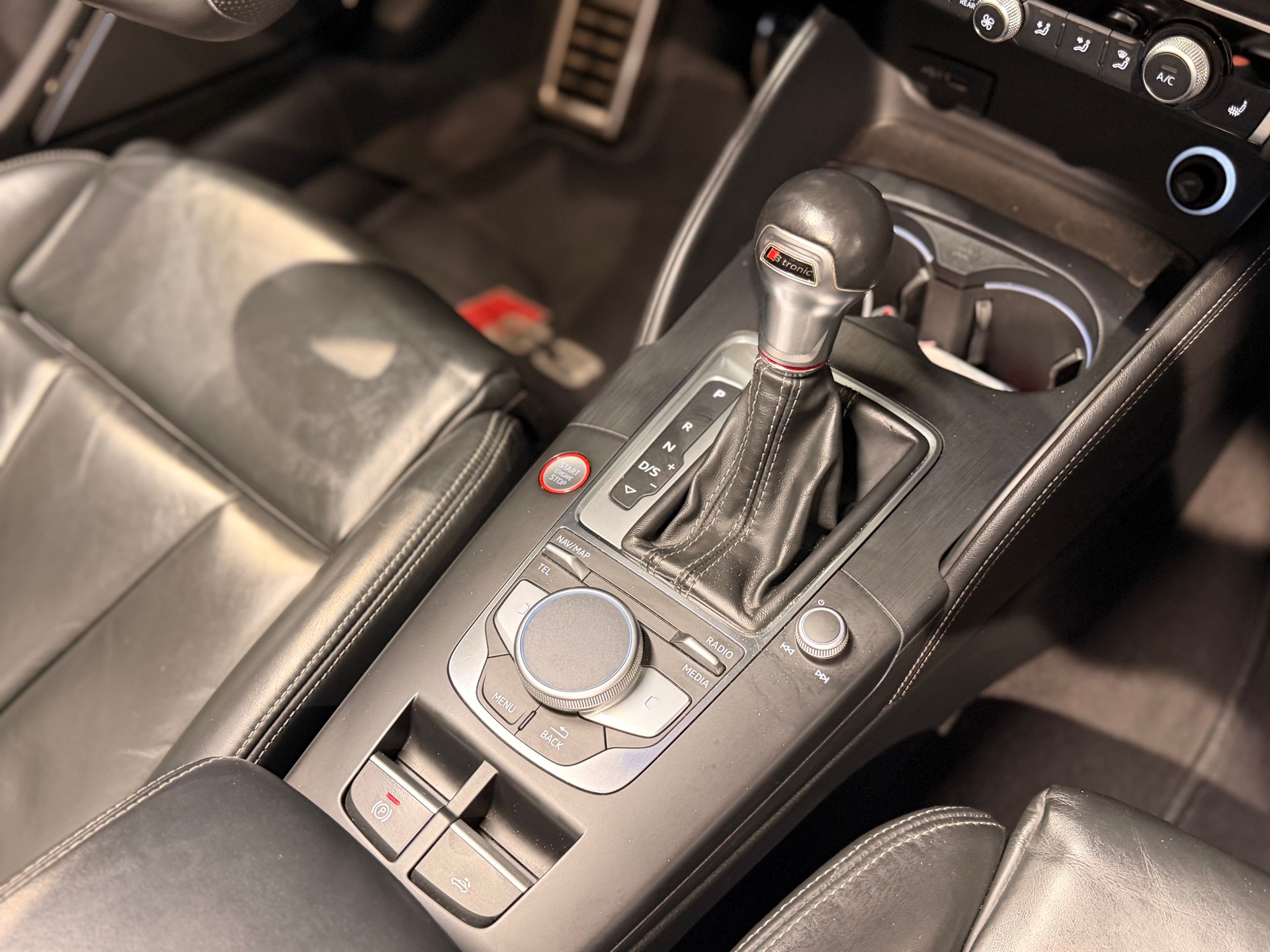 AUDI S3 Cabriolet 2.0 TFSI quattro S-tronic-image-26