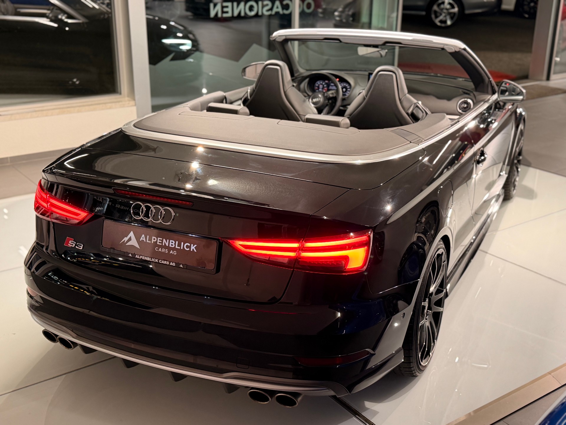 AUDI S3 Cabriolet 2.0 TFSI quattro S-tronic-image-5