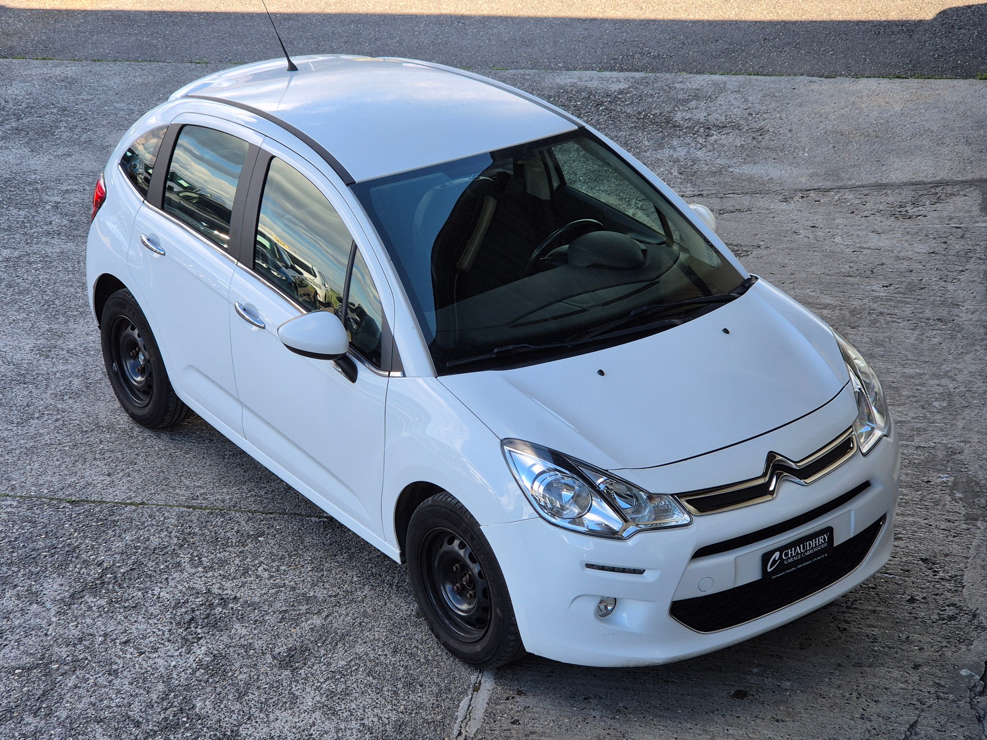 CITROEN C3 1.2i PureTech Sélection-showroom-element-2