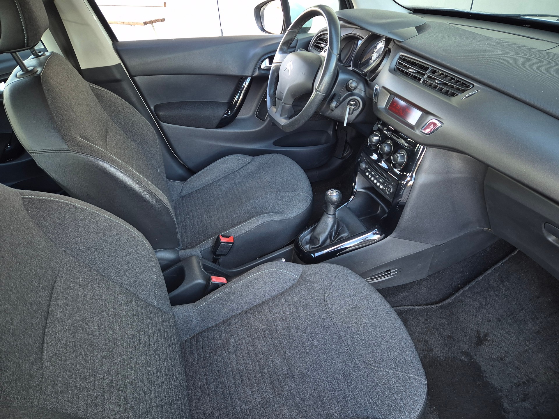 CITROEN C3 1.2i PureTech Sélection-image-13