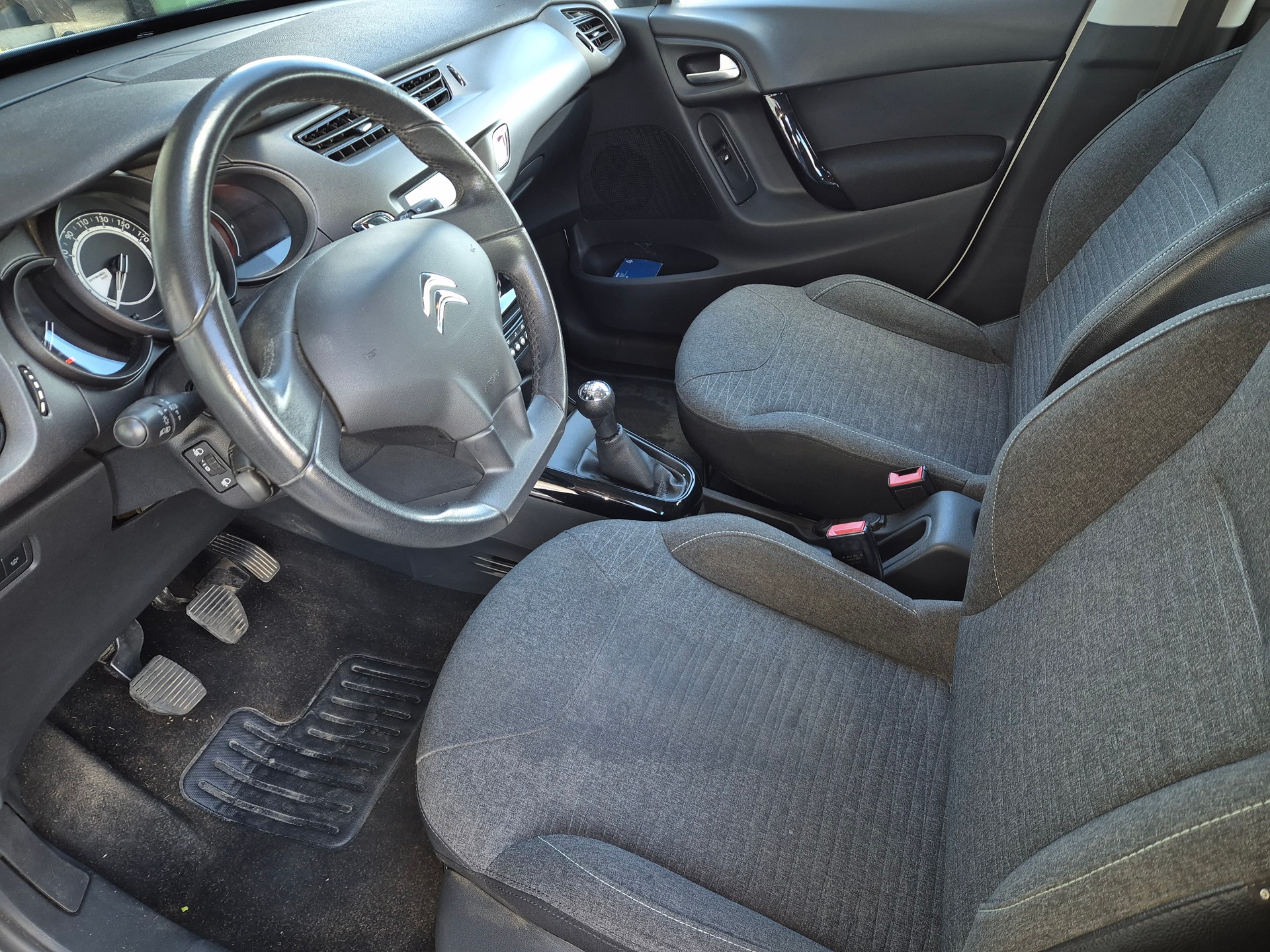 CITROEN C3 1.2i PureTech Sélection-image-11