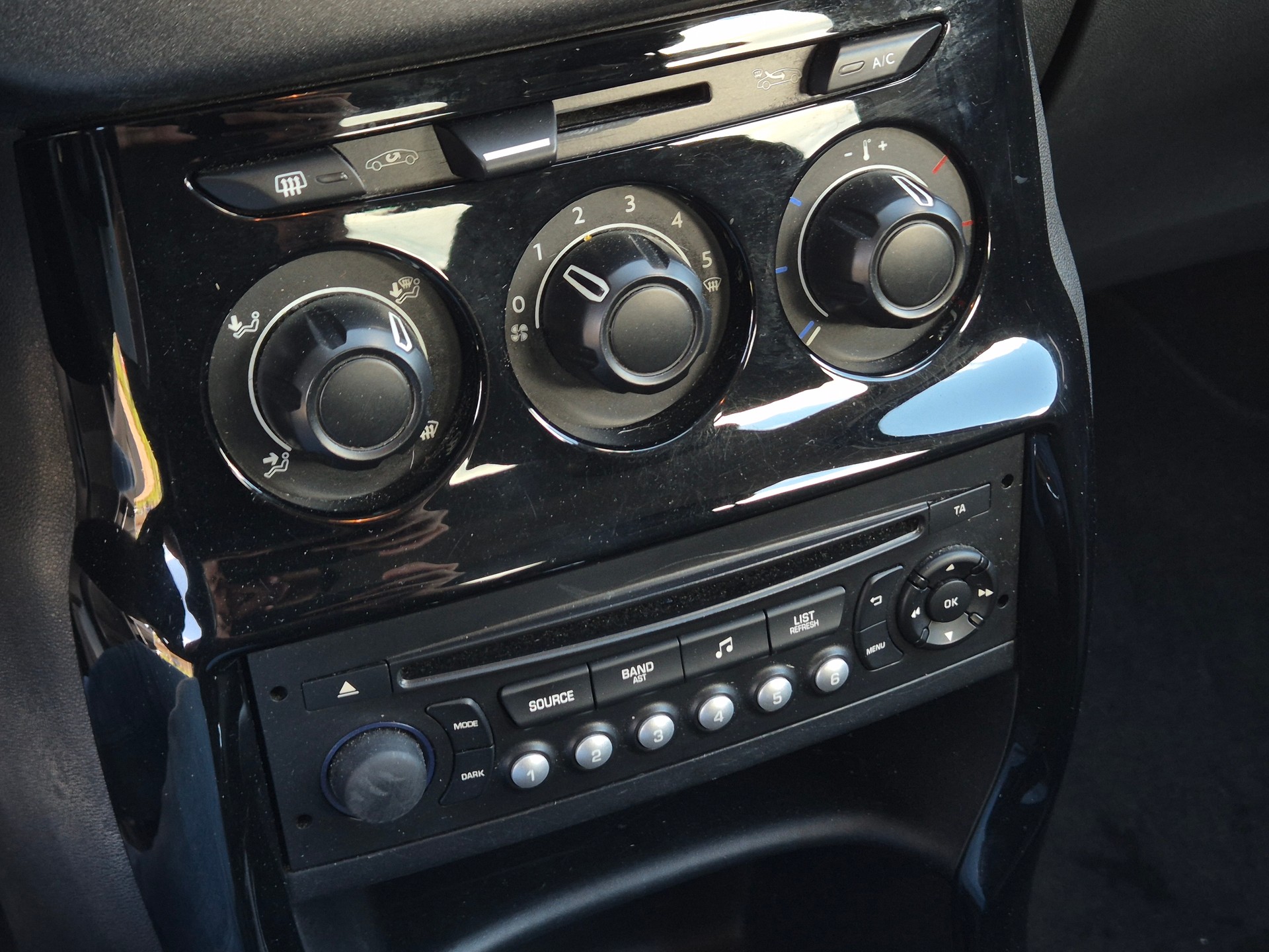 CITROEN C3 1.2i PureTech Sélection-image-16