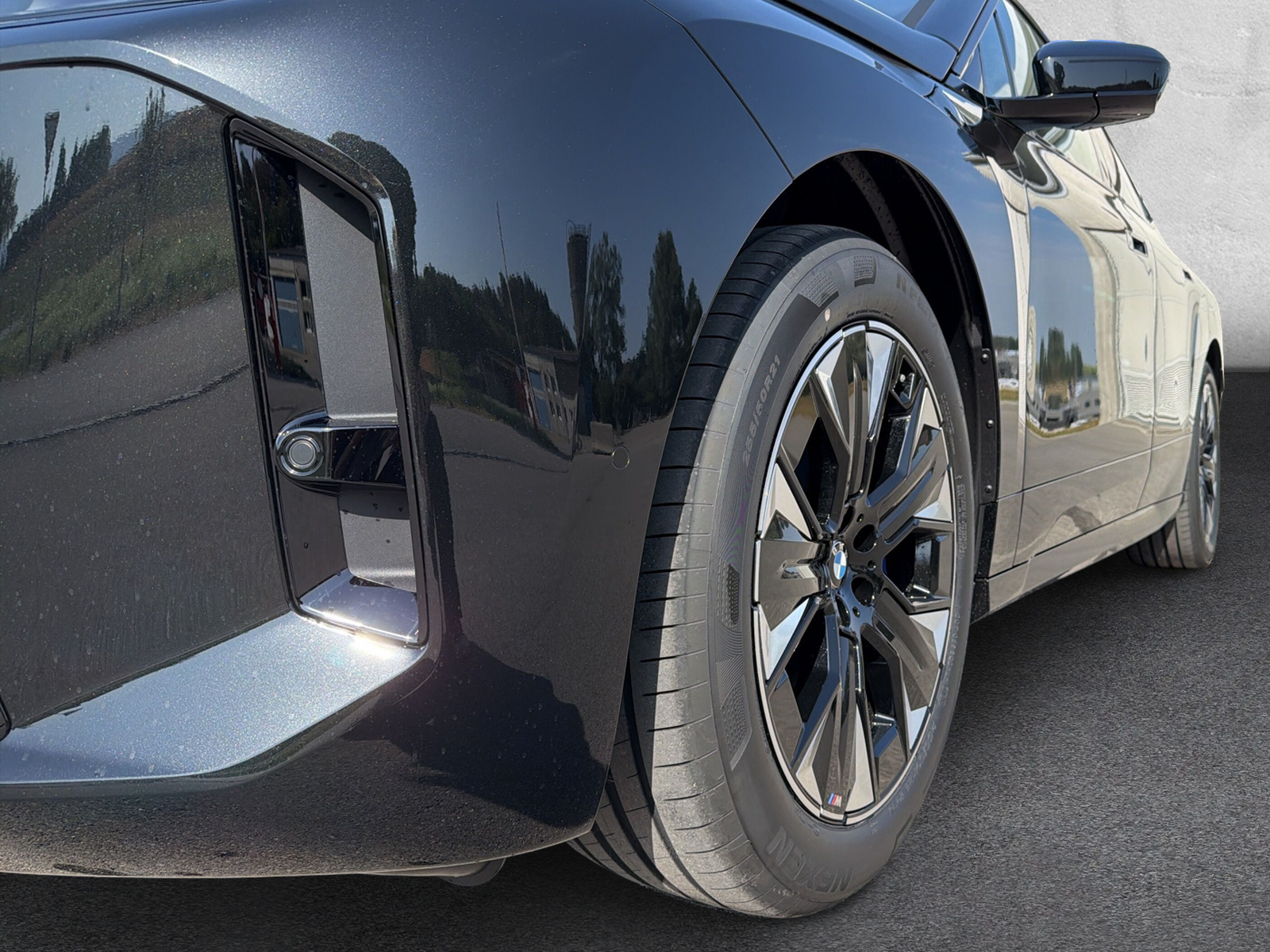BMW iX xDrive60 M Sport Pro-image-8