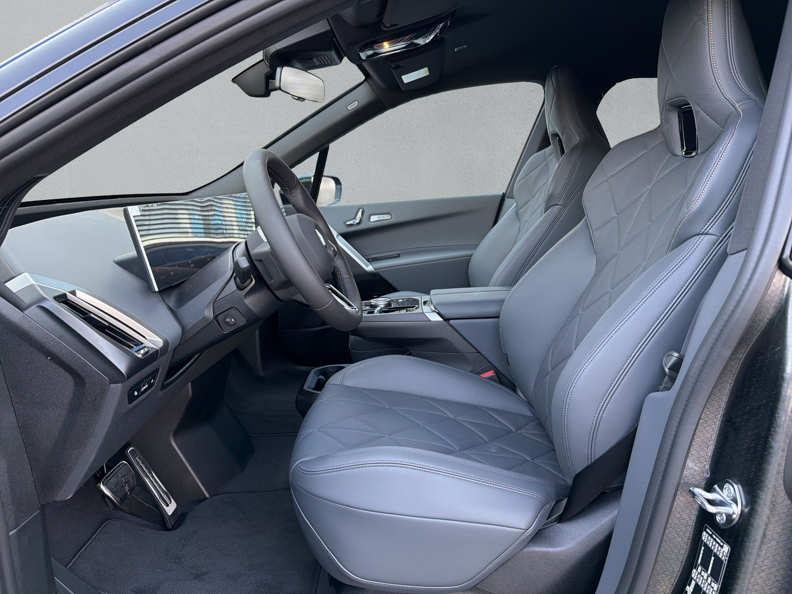BMW iX xDrive60 M Sport Pro-image-11