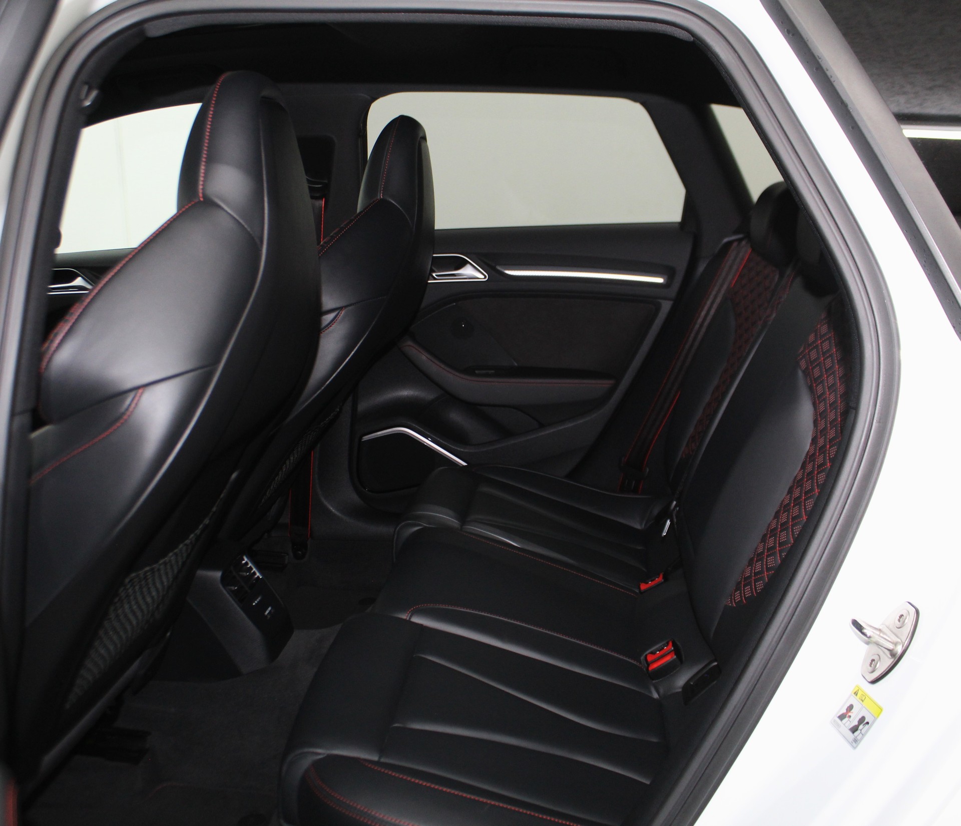 AUDI RS3 Sportback 2.5 TSI quattro S-tronic RS-Designpaket / OHNE OPF / CH-Fahrzeug-image-9