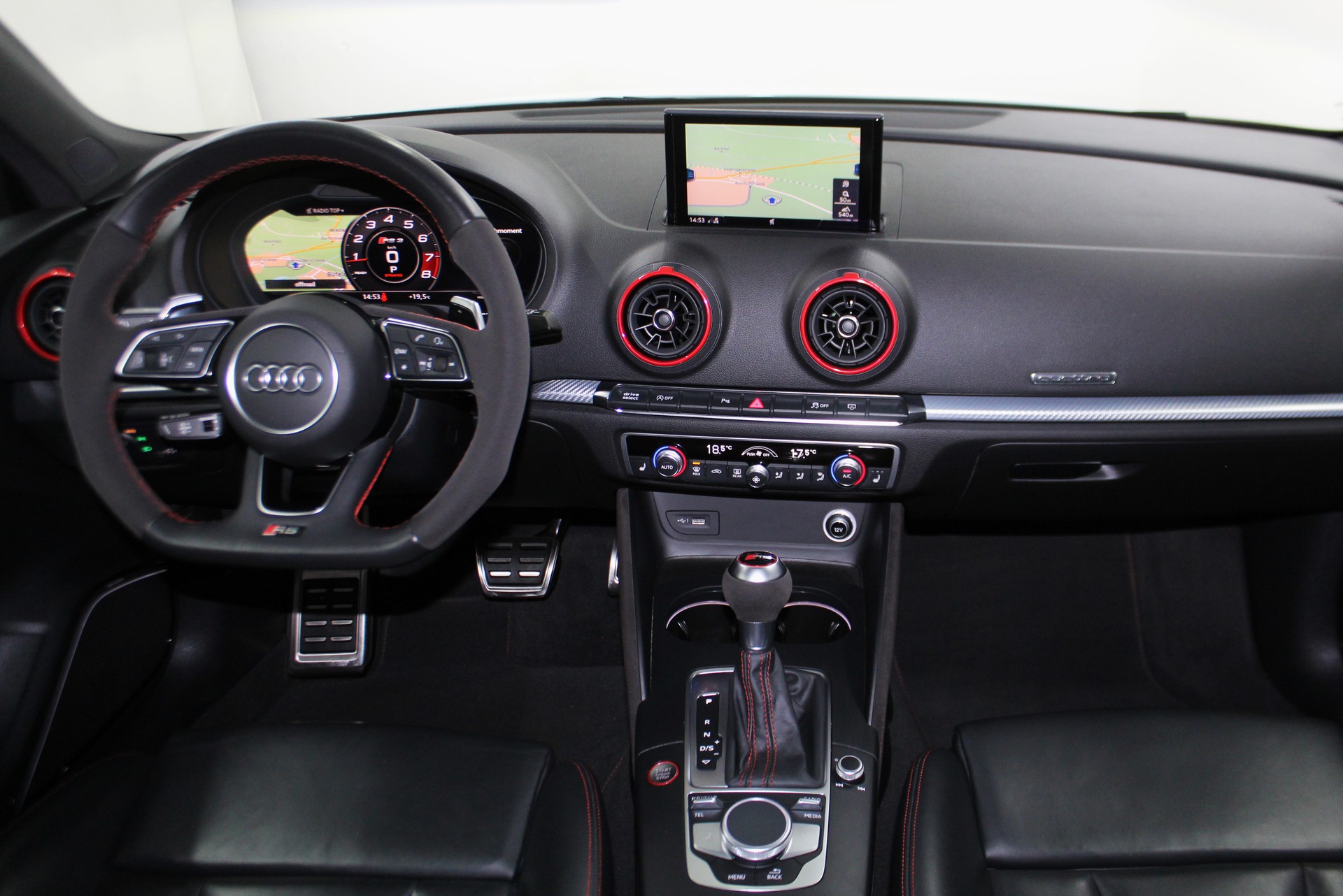 AUDI RS3 Sportback 2.5 TSI quattro S-tronic RS-Designpaket / OHNE OPF / CH-Fahrzeug-image-12