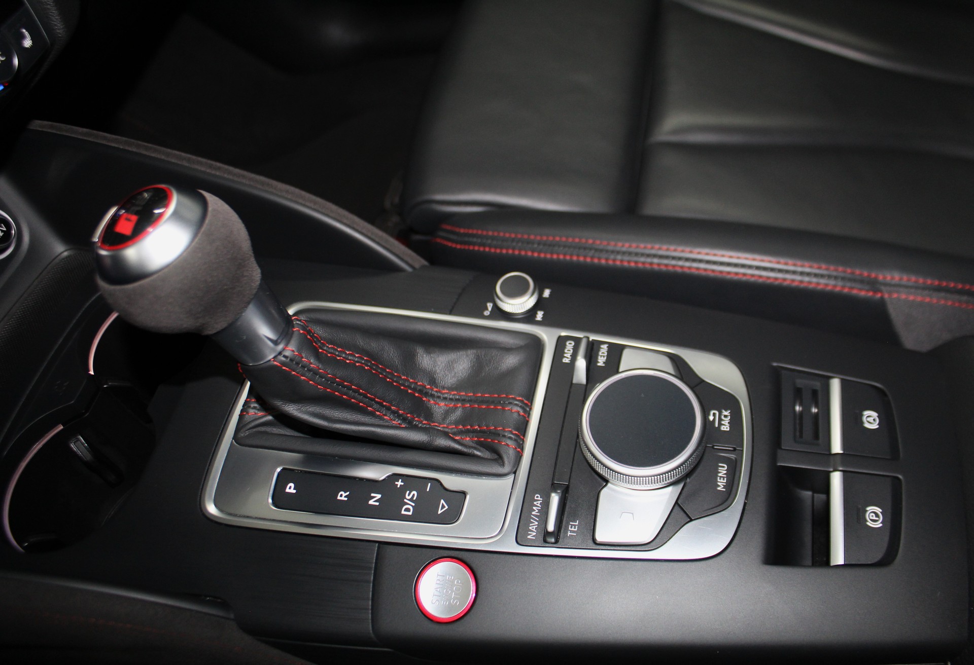 AUDI RS3 Sportback 2.5 TSI quattro S-tronic RS-Designpaket / OHNE OPF / CH-Fahrzeug-image-15