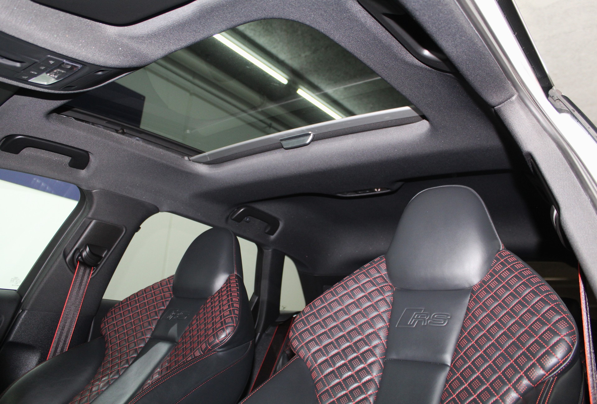 AUDI RS3 Sportback 2.5 TSI quattro S-tronic RS-Designpaket / OHNE OPF / CH-Fahrzeug-image-8