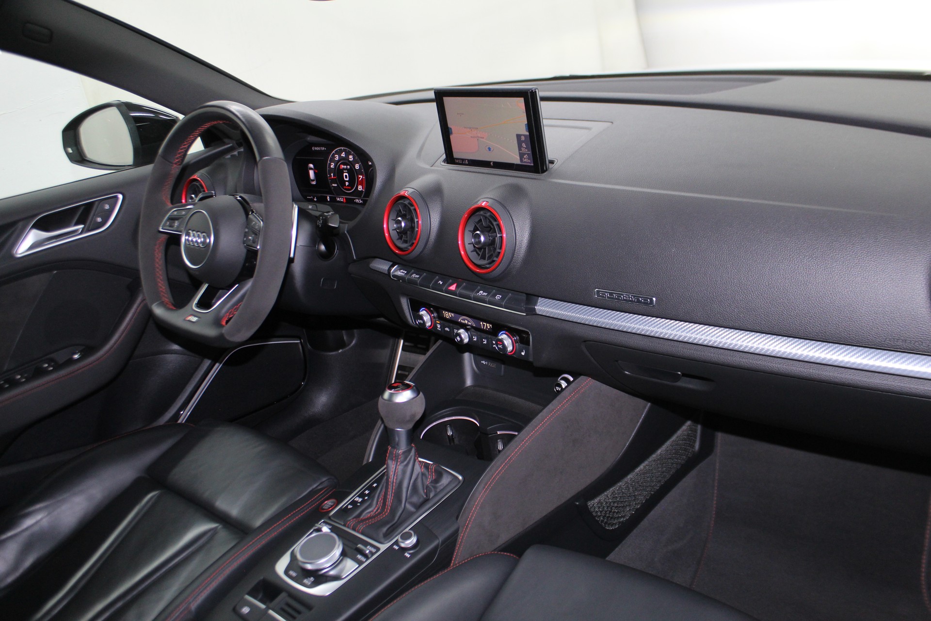AUDI RS3 Sportback 2.5 TSI quattro S-tronic RS-Designpaket / OHNE OPF / CH-Fahrzeug-image-11