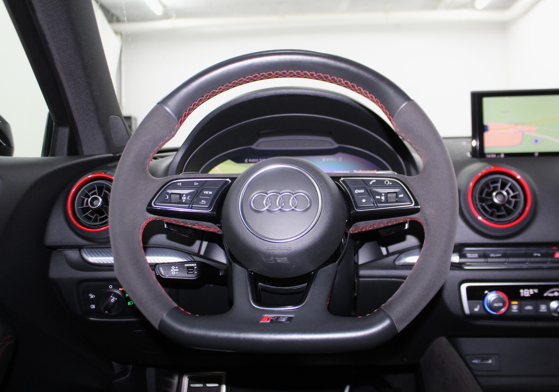 AUDI RS3 Sportback 2.5 TSI quattro S-tronic RS-Designpaket / OHNE OPF / CH-Fahrzeug-image-13