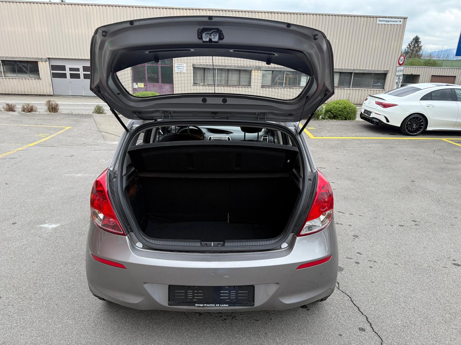 HYUNDAI i20 1.2 Comfort-image-11