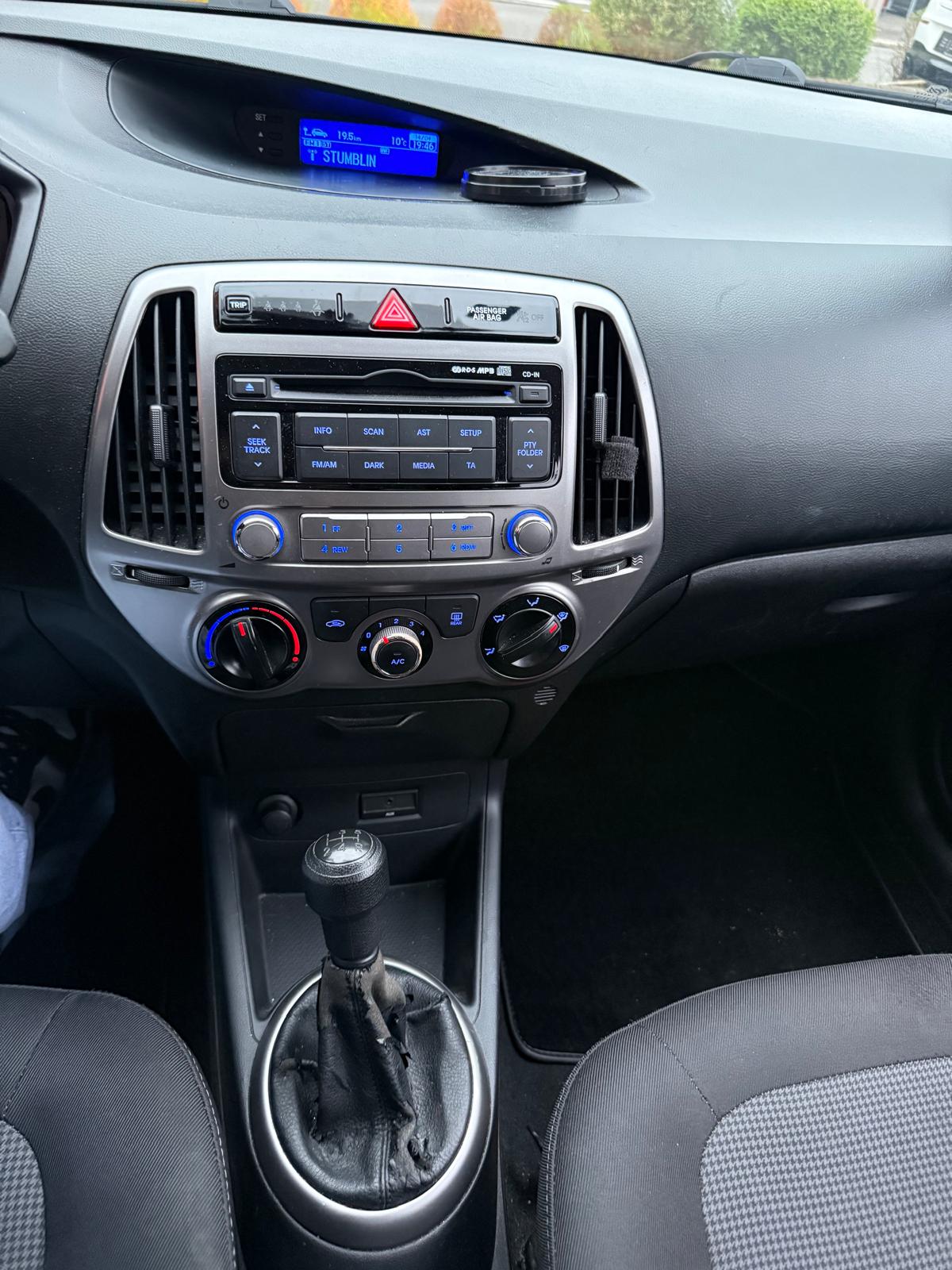 HYUNDAI i20 1.2 Comfort-image-8