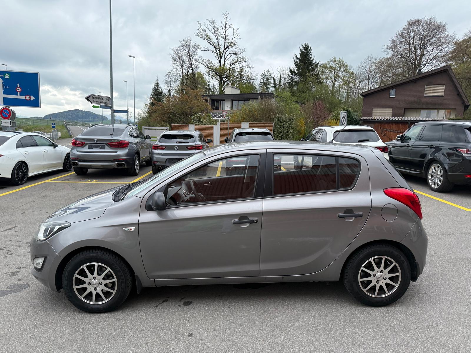 HYUNDAI i20 1.2 Comfort-image-4