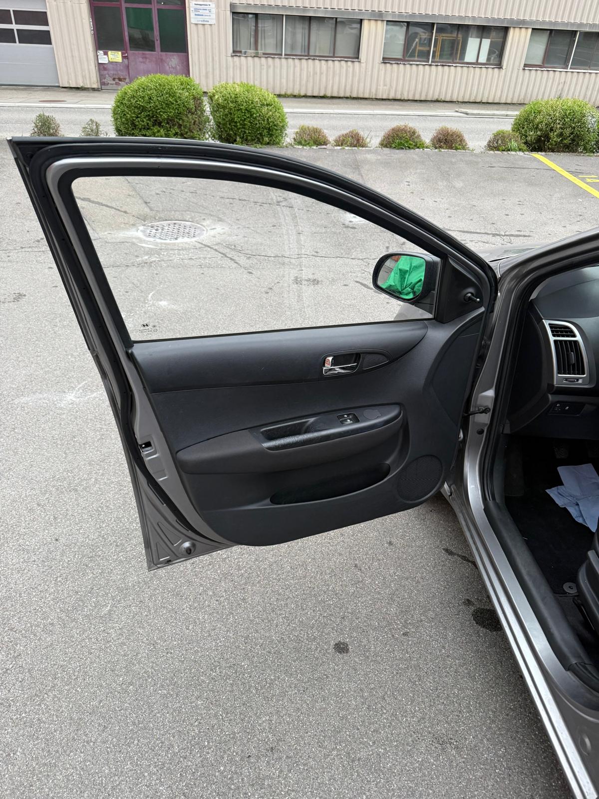 HYUNDAI i20 1.2 Comfort-image-9