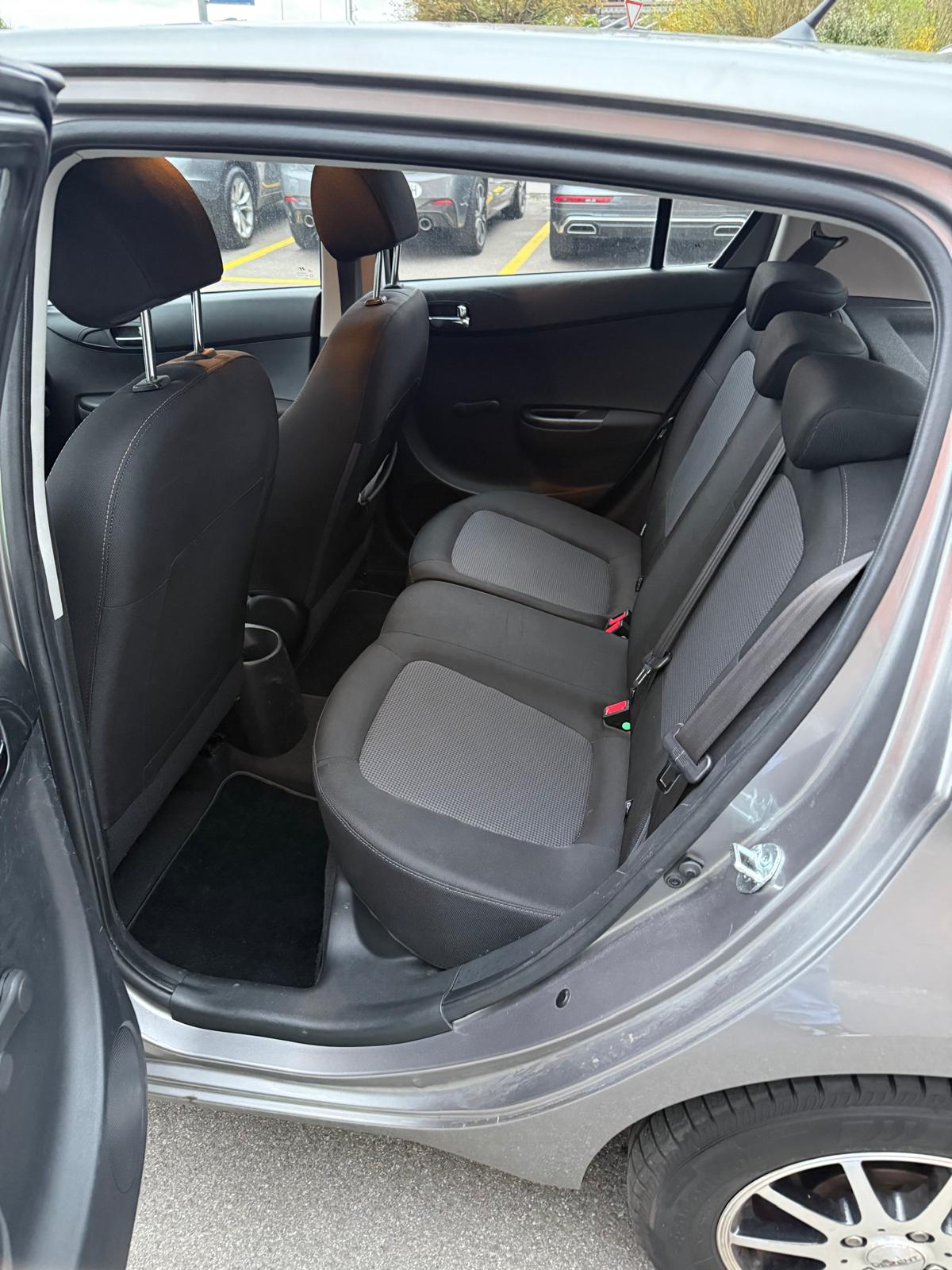 HYUNDAI i20 1.2 Comfort-image-10