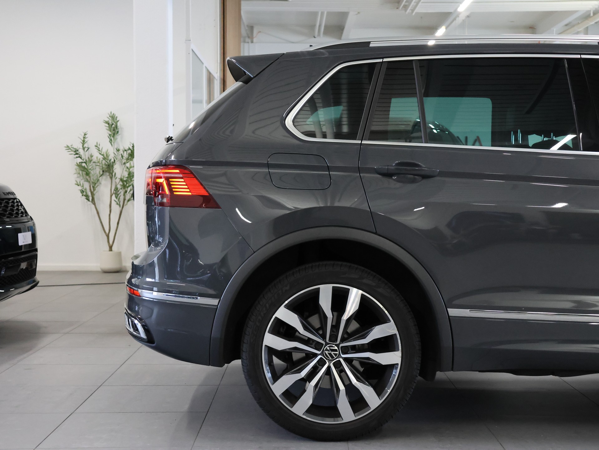 VW Tiguan 2.0TSI R-Line 4Motion DSG *360 Kamera* *Sitzheizung* *Harman/Kardon*-image-9