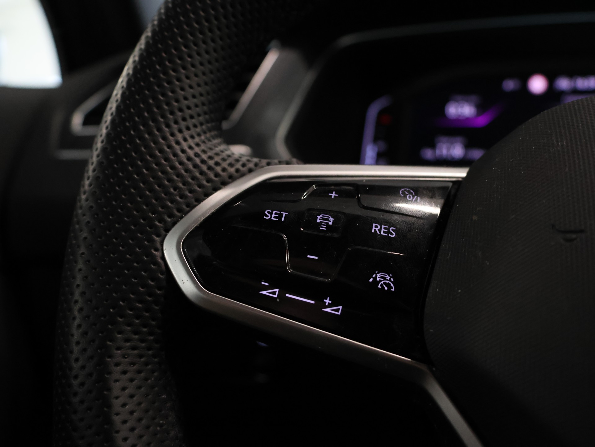 VW Tiguan 2.0TSI R-Line 4Motion DSG *360 Kamera* *Sitzheizung* *Harman/Kardon*-image-25