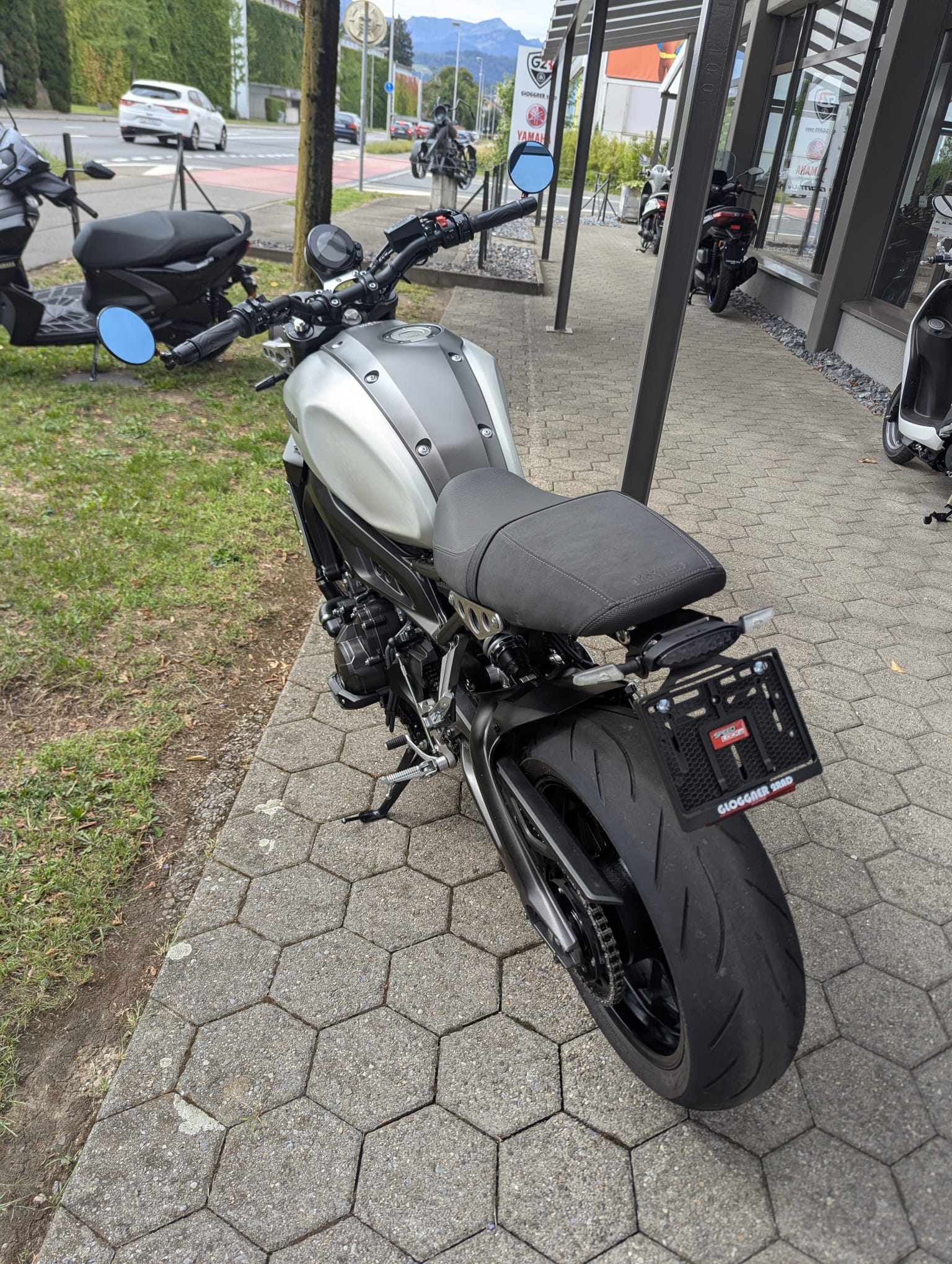 YAMAHA XSR 900-image-2