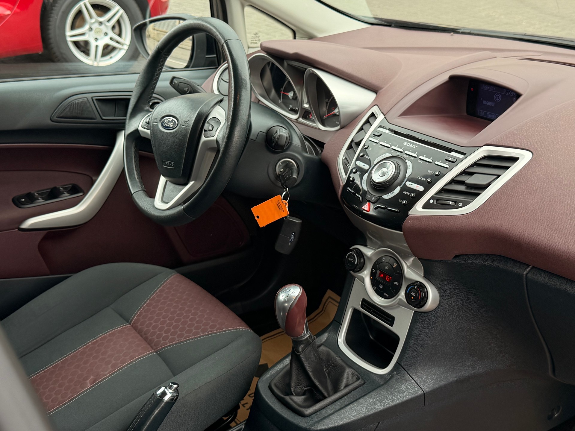 FORD Fiesta 1.6 16V Titanium-image-15