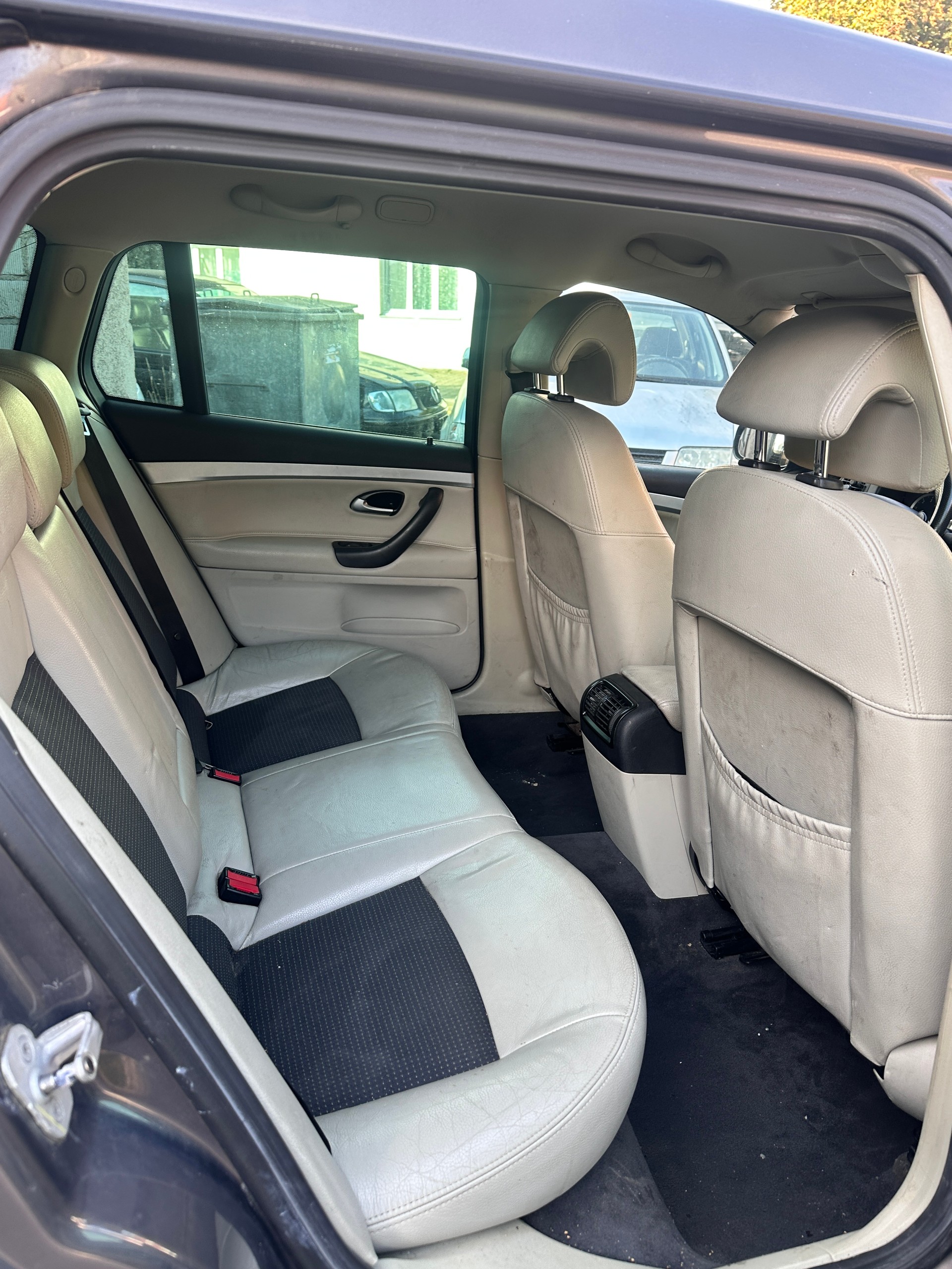 SAAB 9-3 1.9 TiD Vector-image-11
