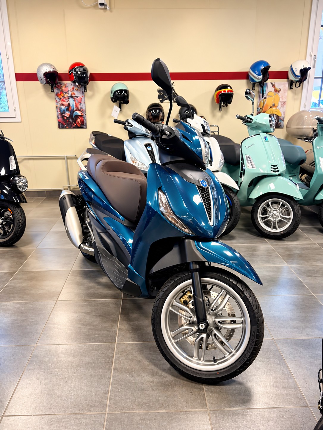PIAGGIO Beverly 300-image-1