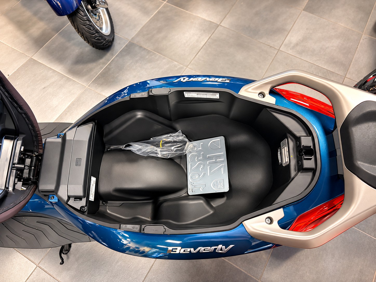 PIAGGIO Beverly 300-image-4